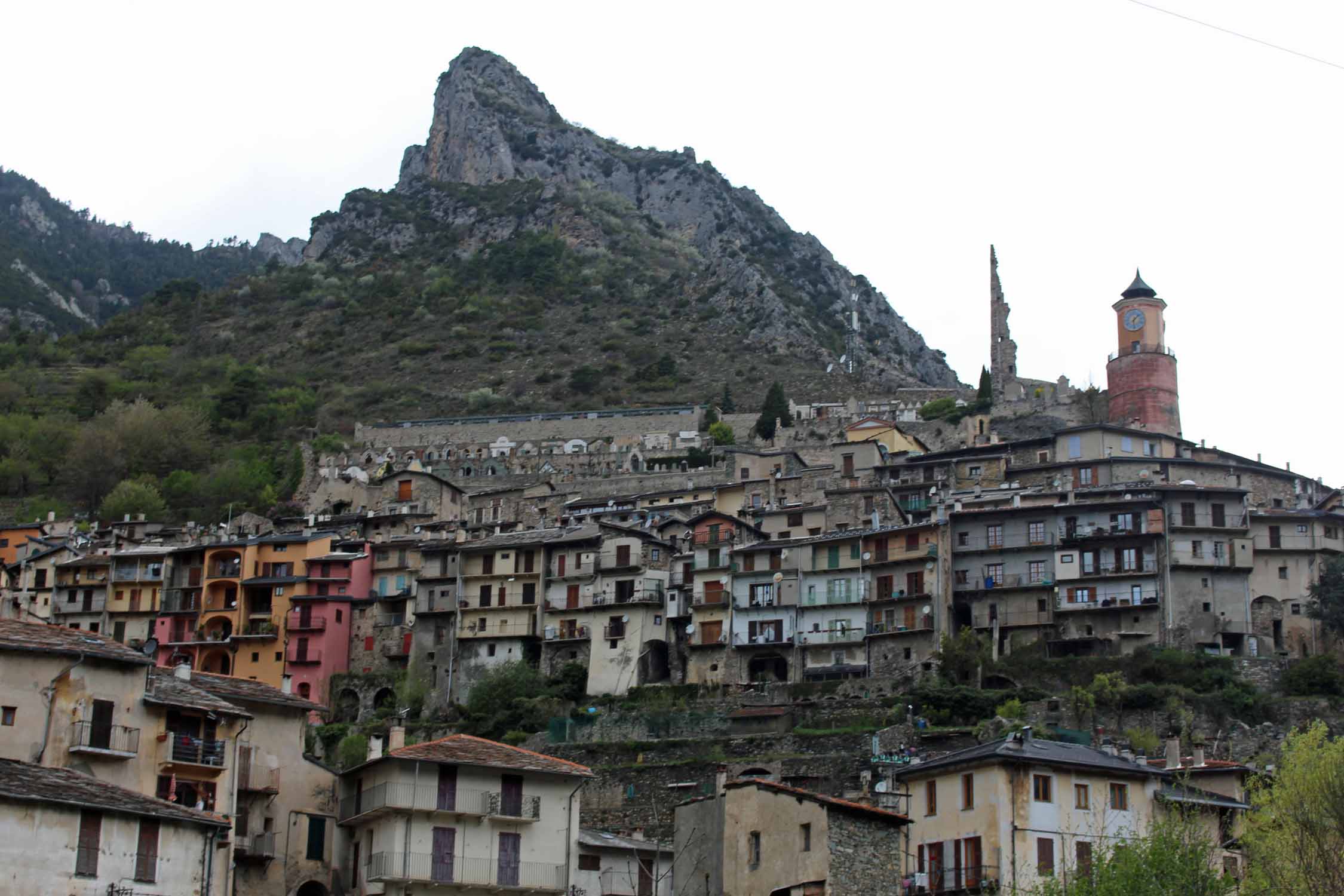 Tende, village médiéval, paysage