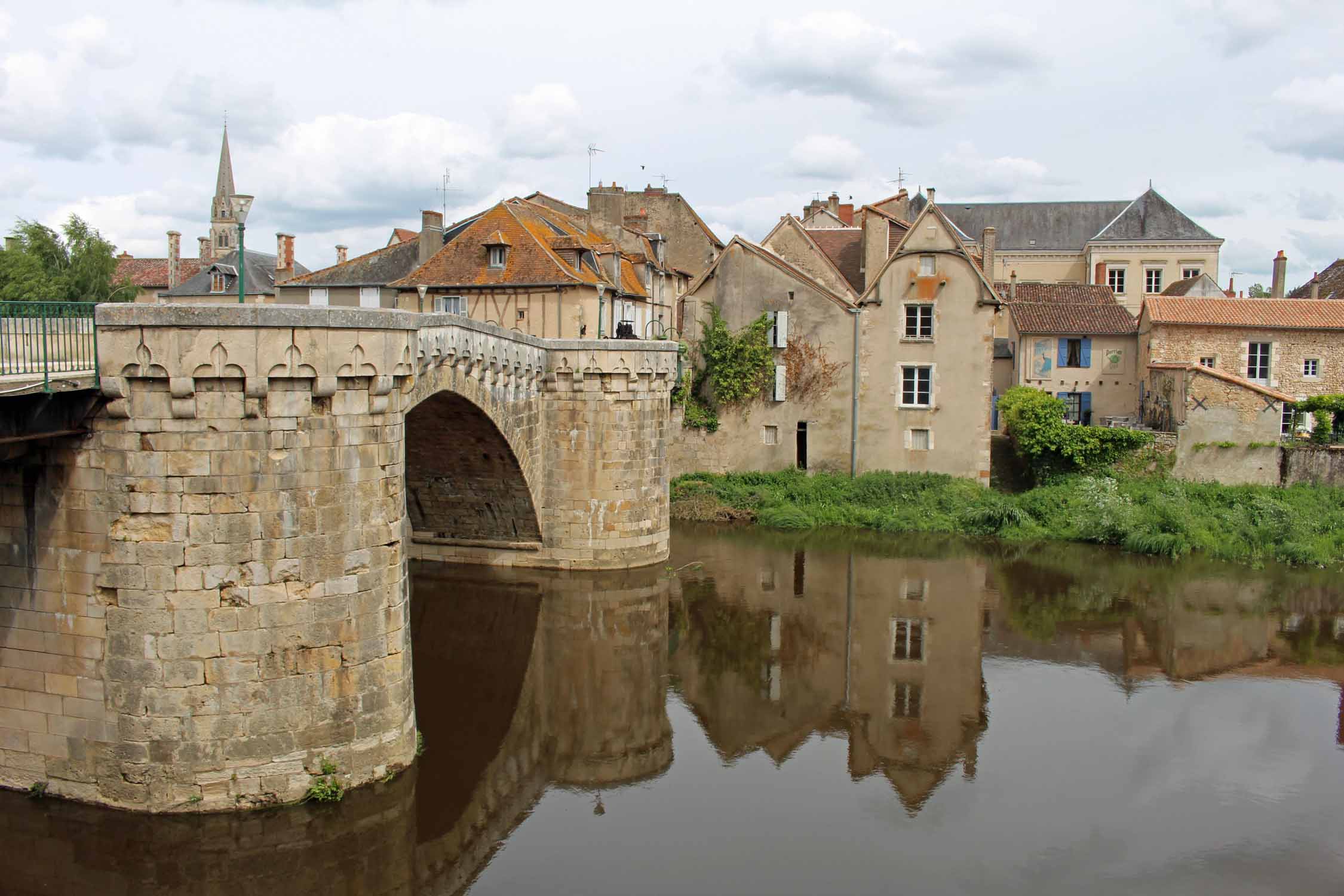 Montmorillon, vieux pont