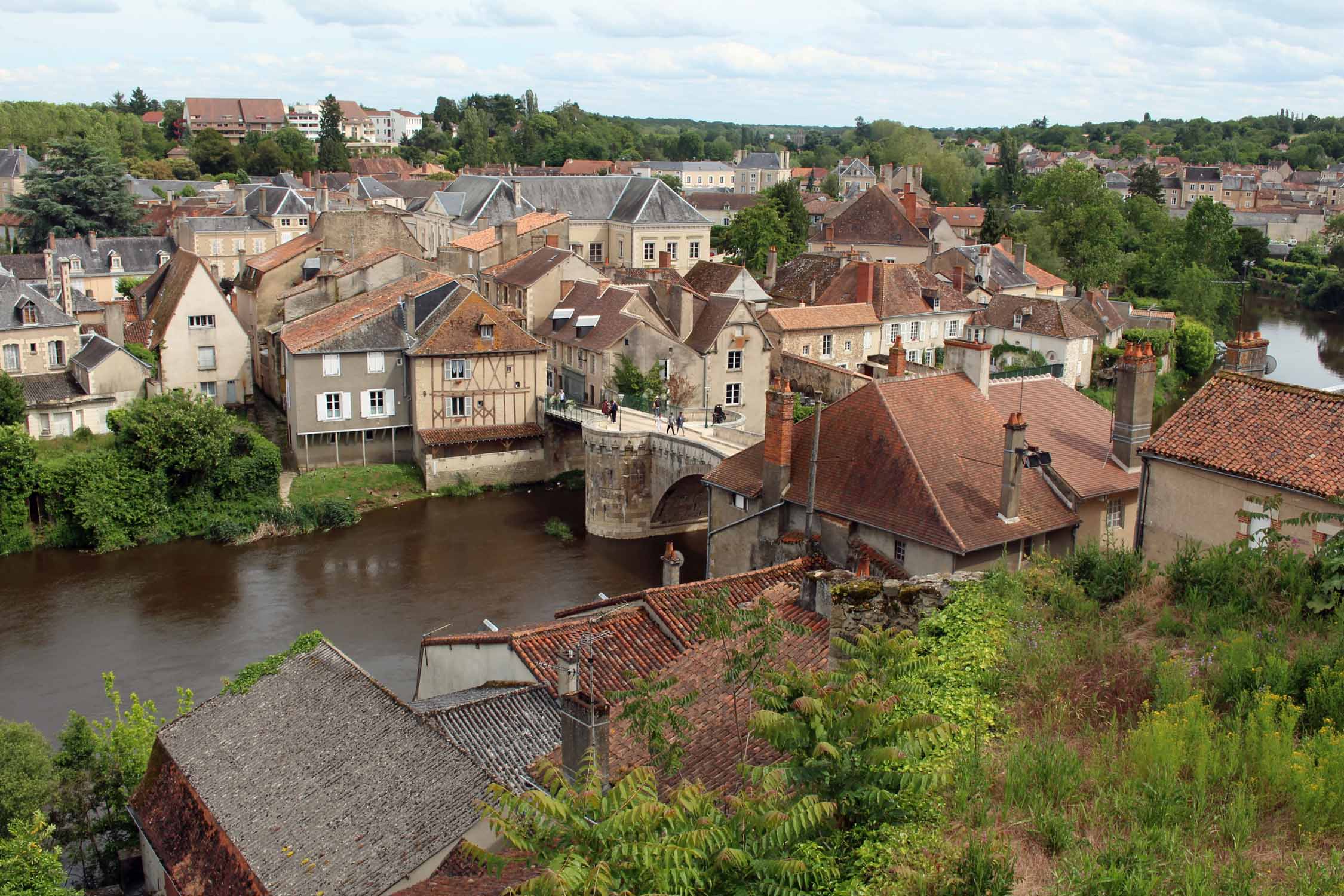 Montmorillon, village médiéval, paysage