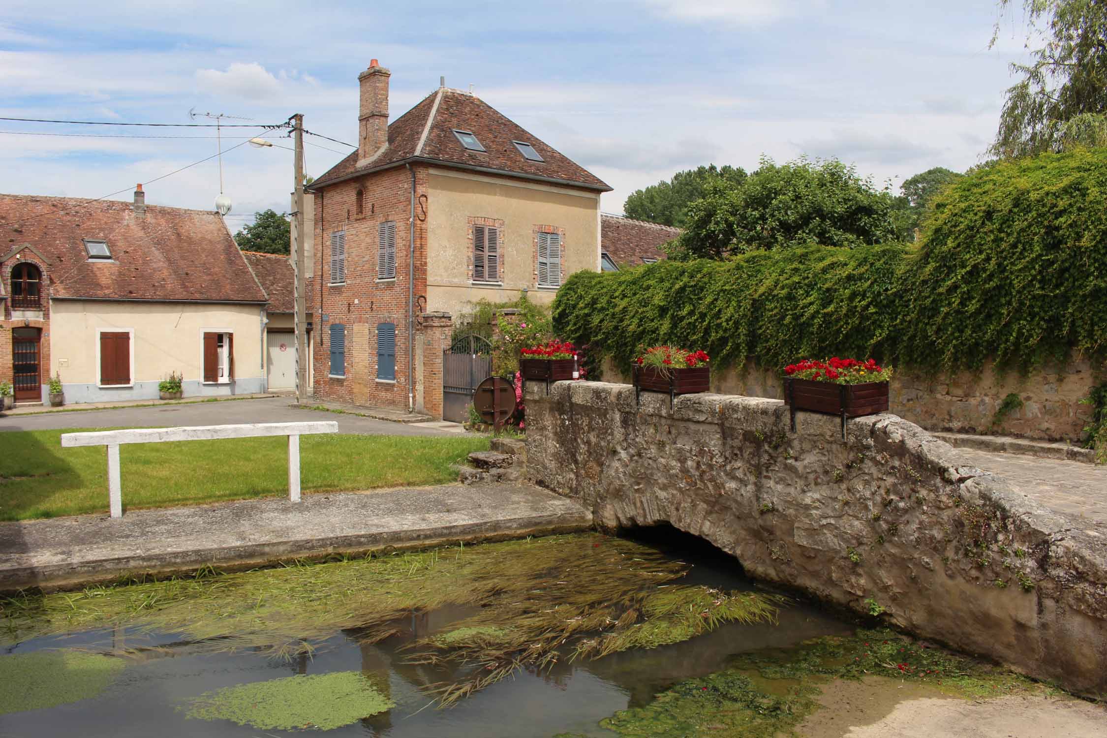 Flagy, ancien village fortifié