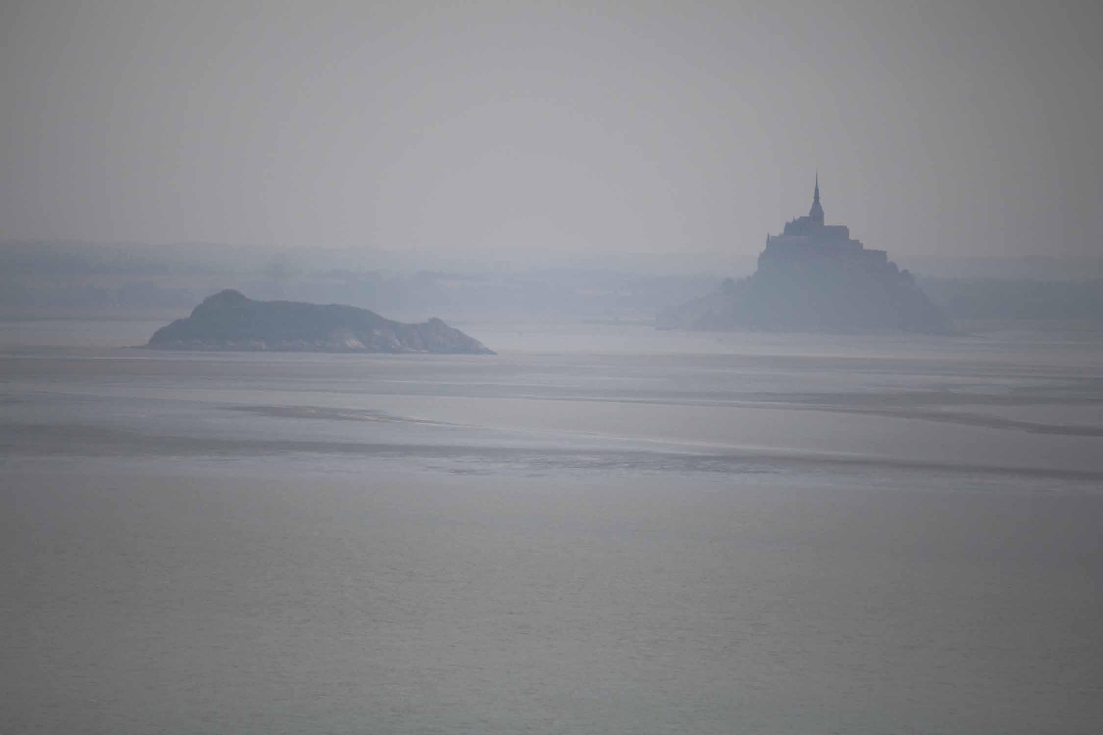 Baie Mont-Saint-Michel dans la brume