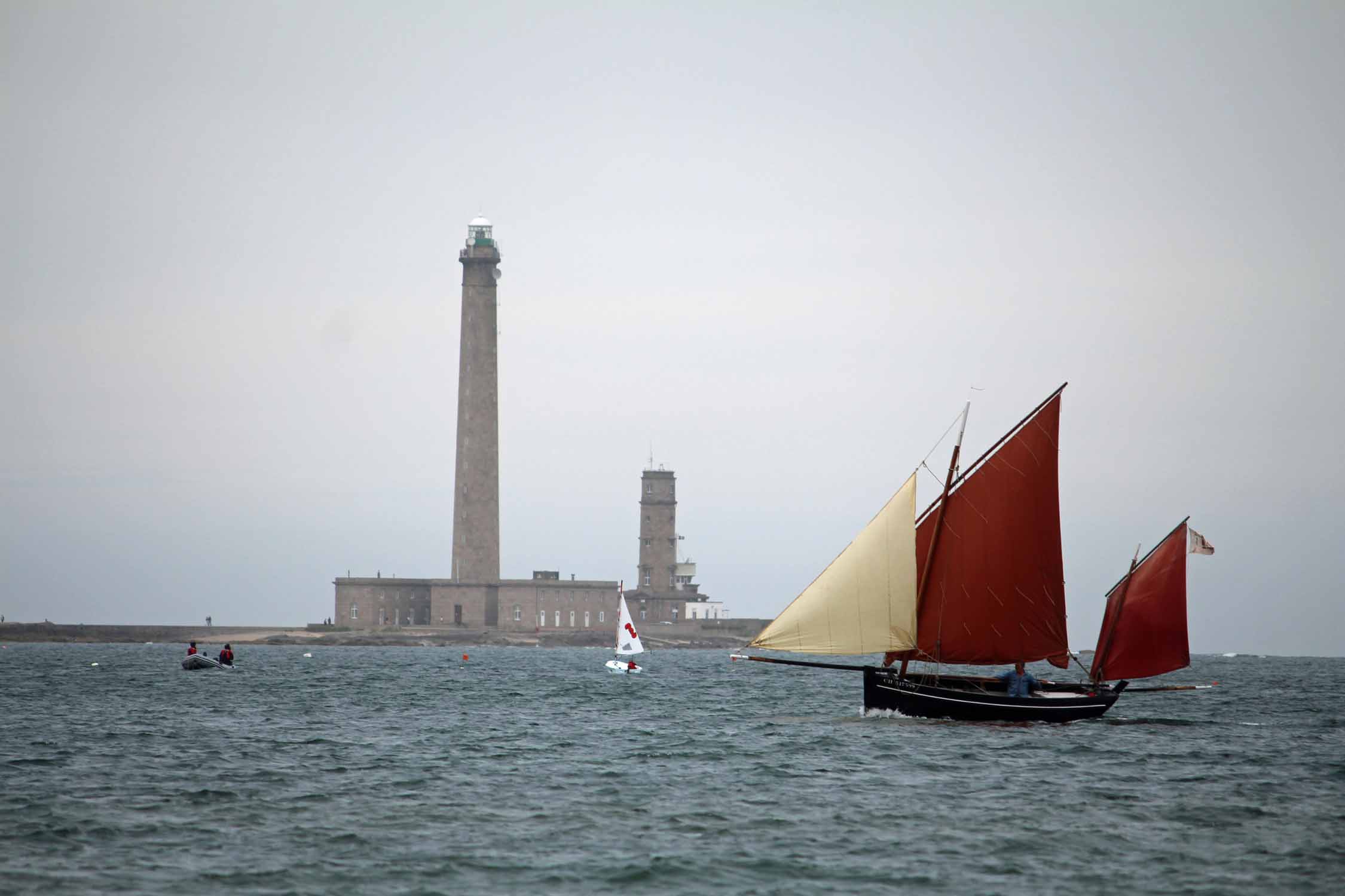 Phare de Gatteville, voilier