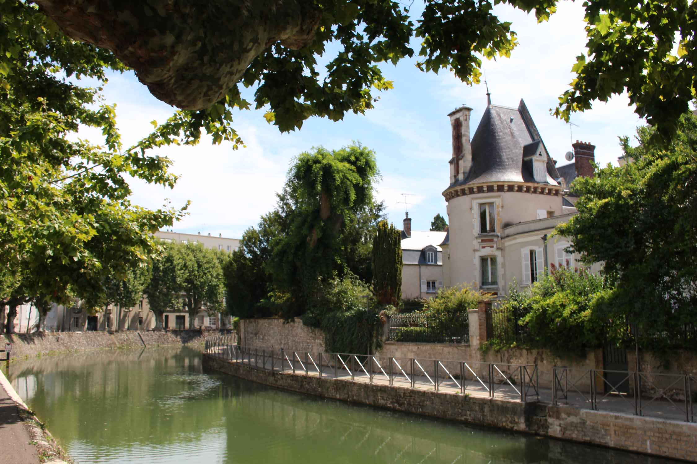 Montargis, canal, donjon