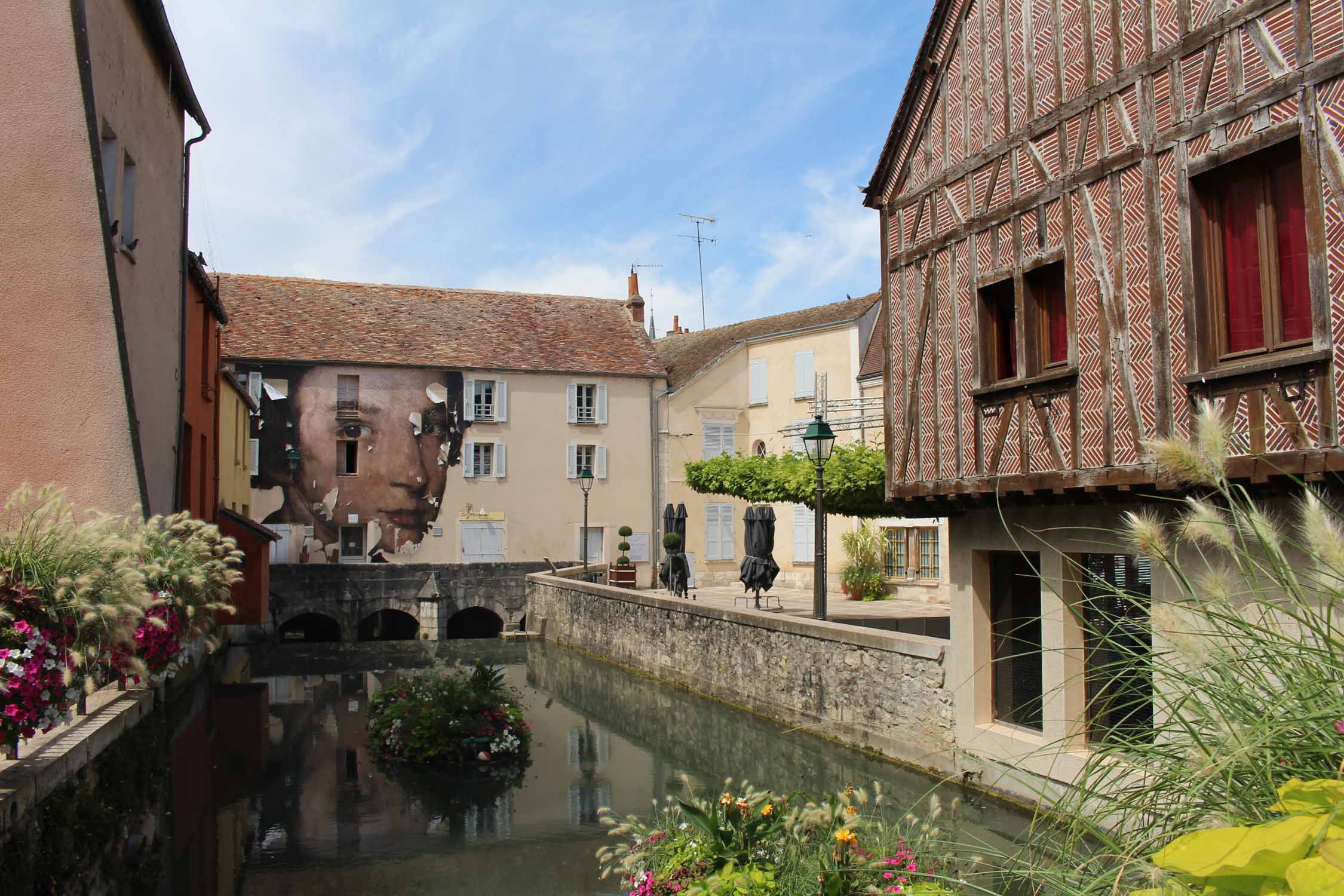 Montargis, canal, maisons à colombages