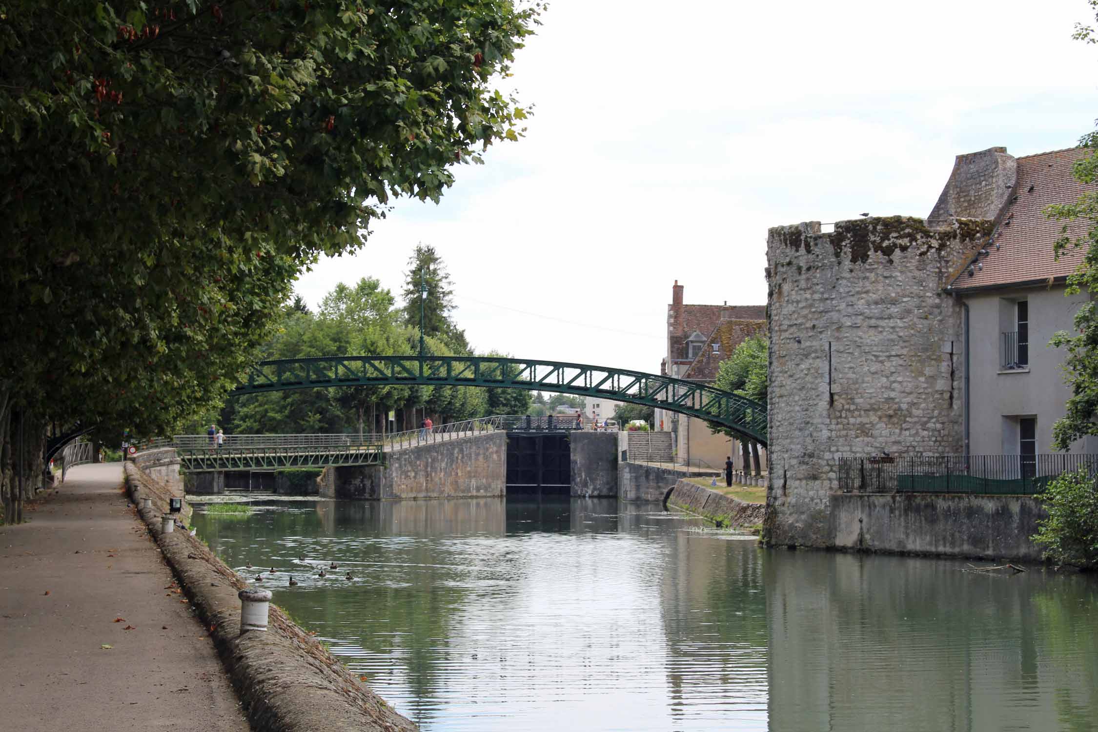 Montargis, passerelle Victor Hugo