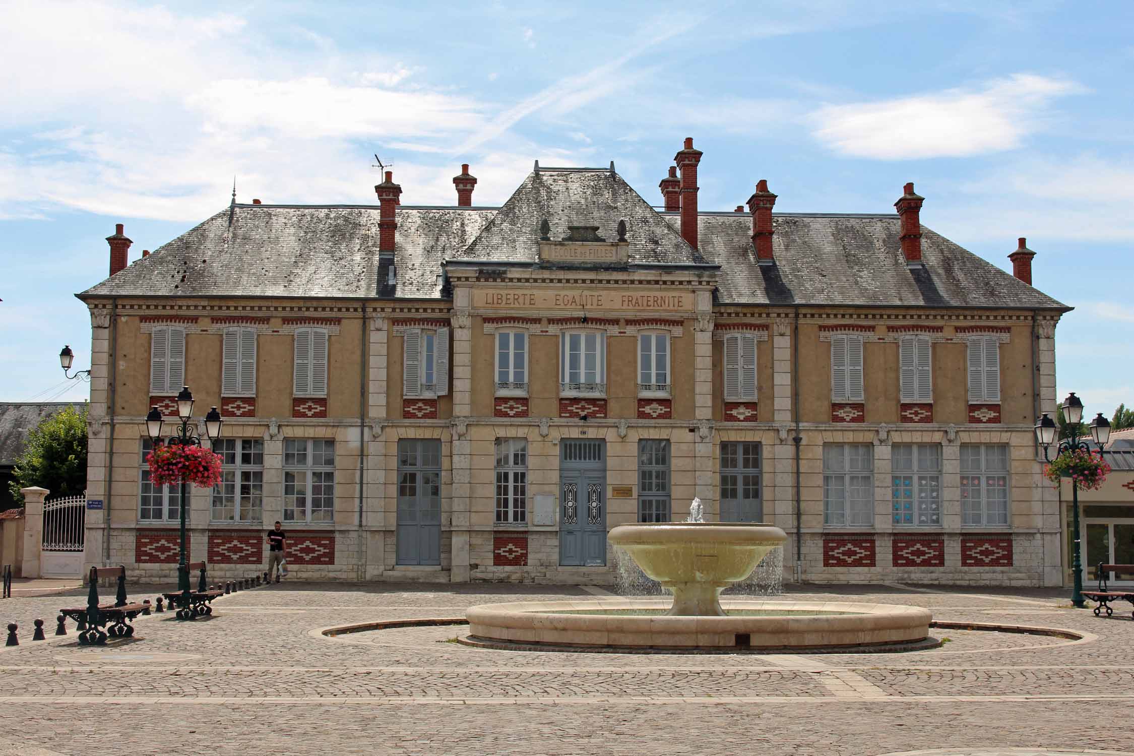 Souppes-sur-Loing, place de l'église