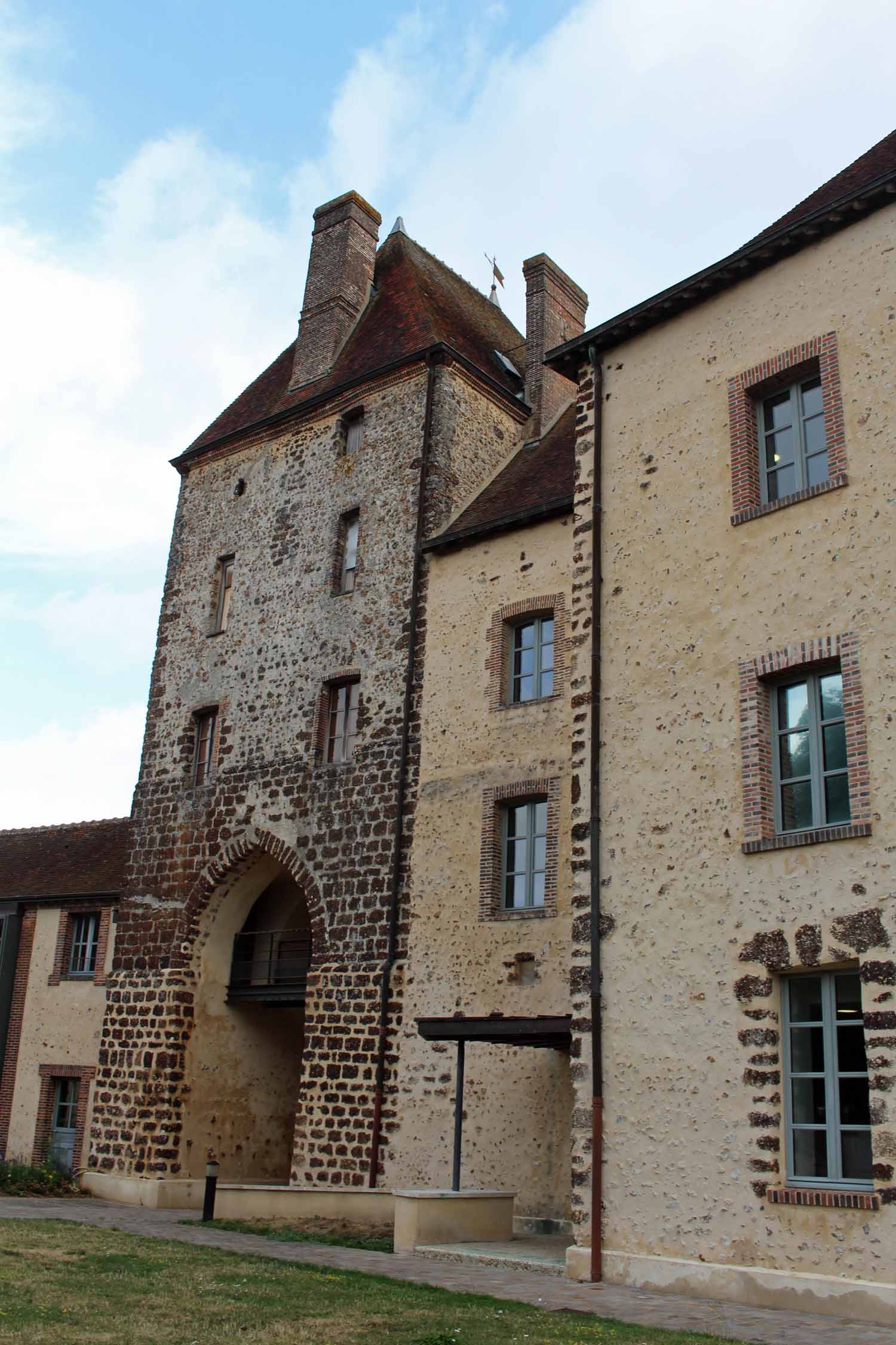 Château de Senonches, tour