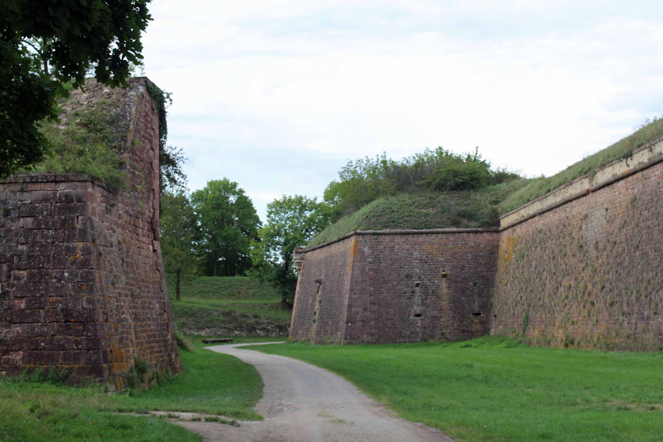 Neuf-Brisach, fortifications, fossé