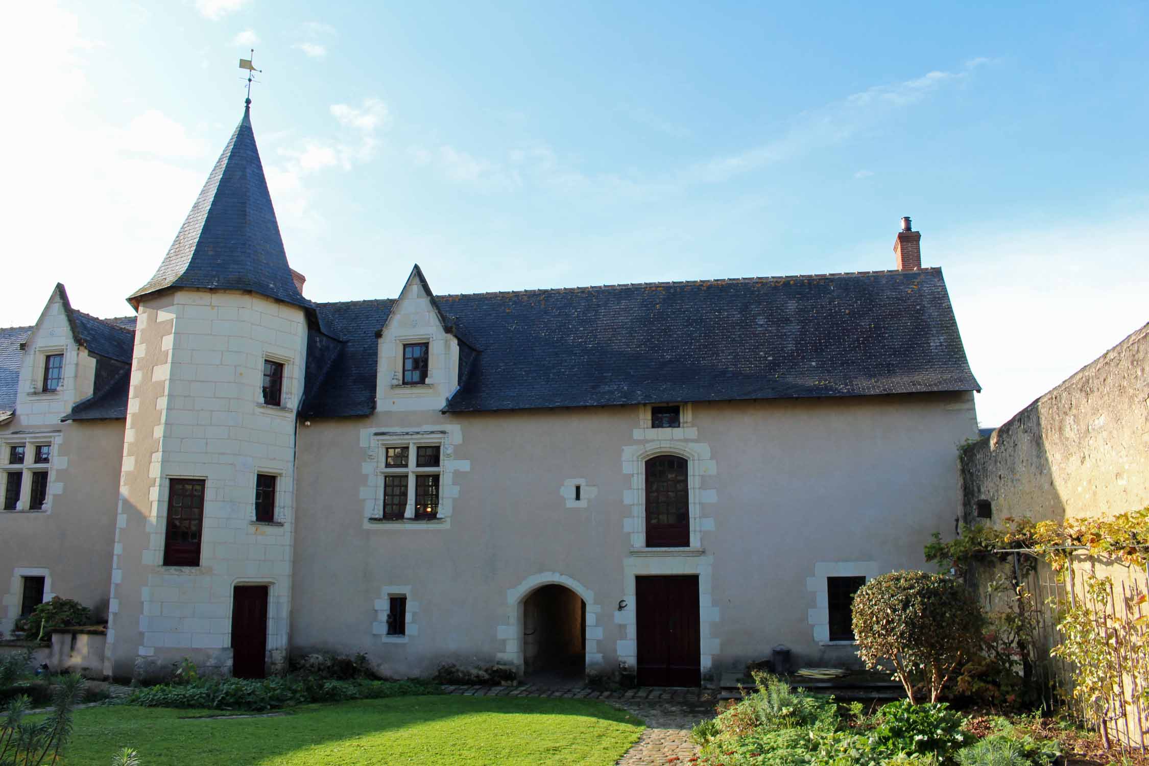 Montreuil-Bellay, hôtel particulier