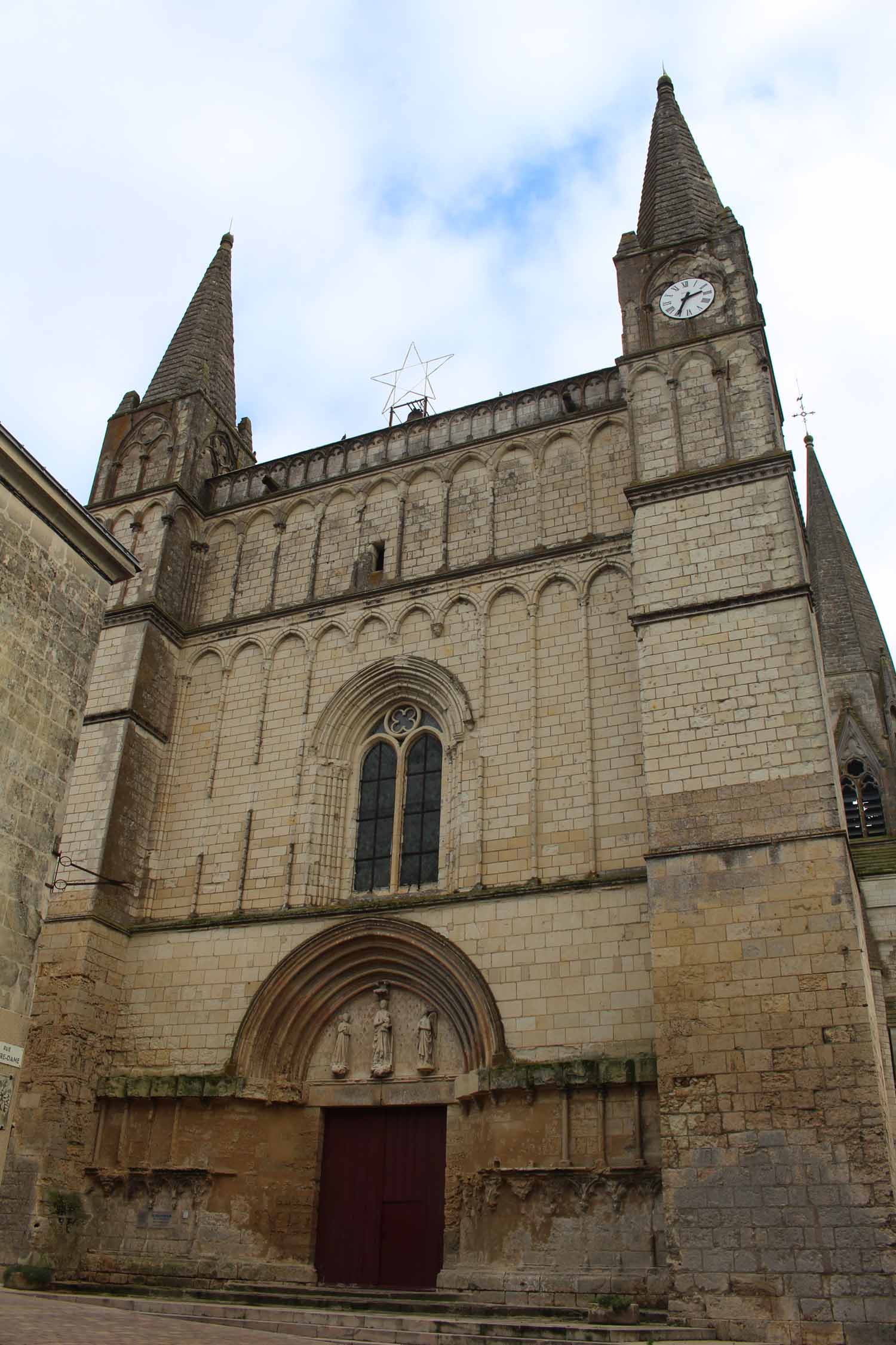 Le Puy-Notre-Dame, collégiale