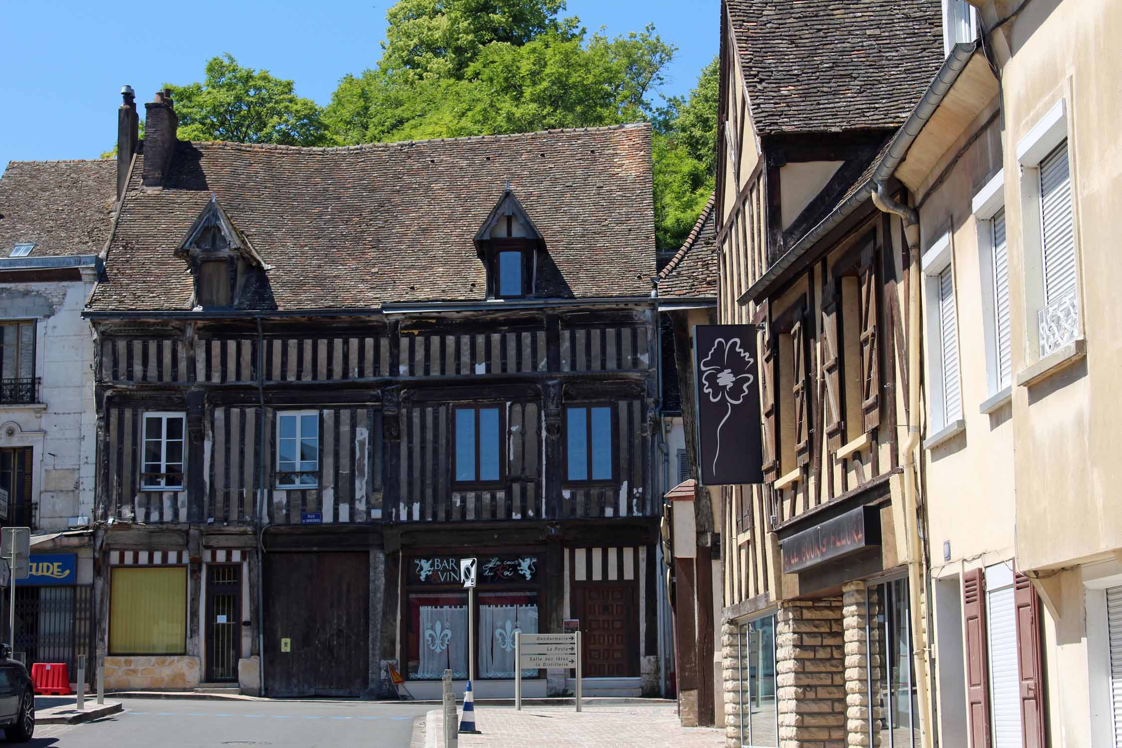 Ivry-la-Bataille, maison à colombage