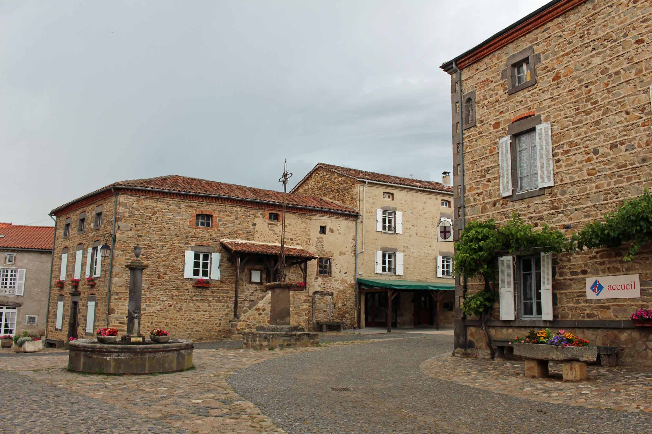 Lavaudieu, maisons typiques en pierre