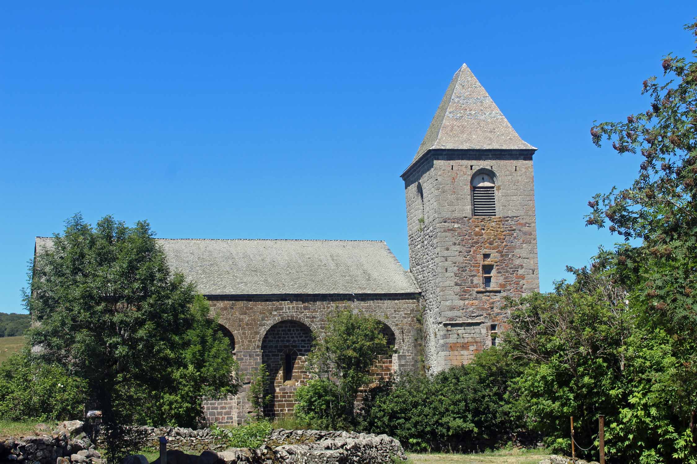 Aubrac, village, église Notre-Dame-des-Pauvres