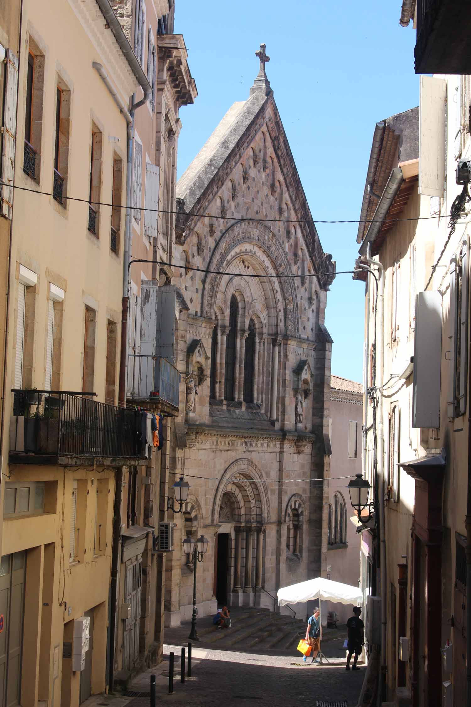 Aubenas, église Saint-Laurent, façade