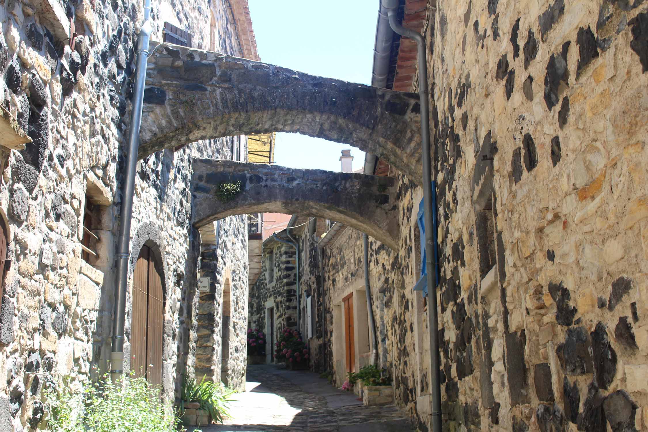 Ardèche, Mirabel, ruelle typique