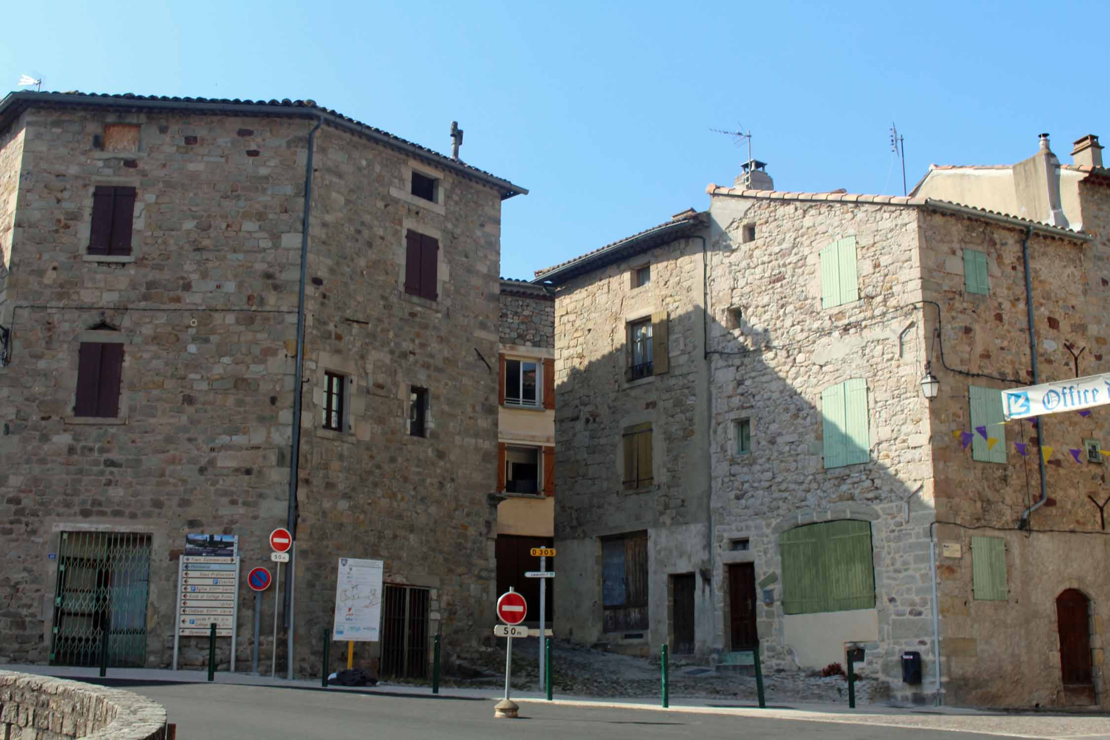 Ardèche, Largentière, maisons en pierre