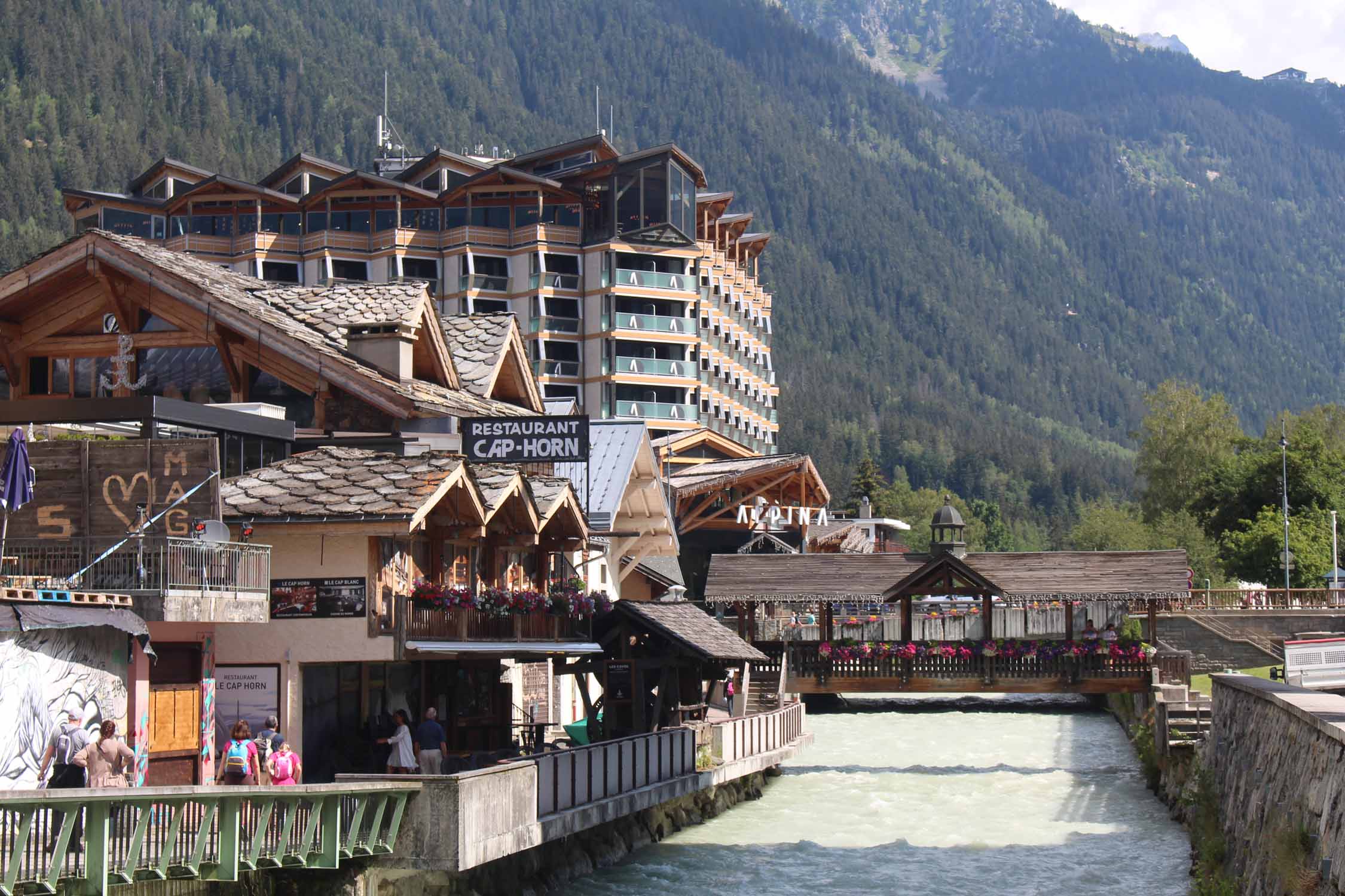 Chamonix, pont fleuri