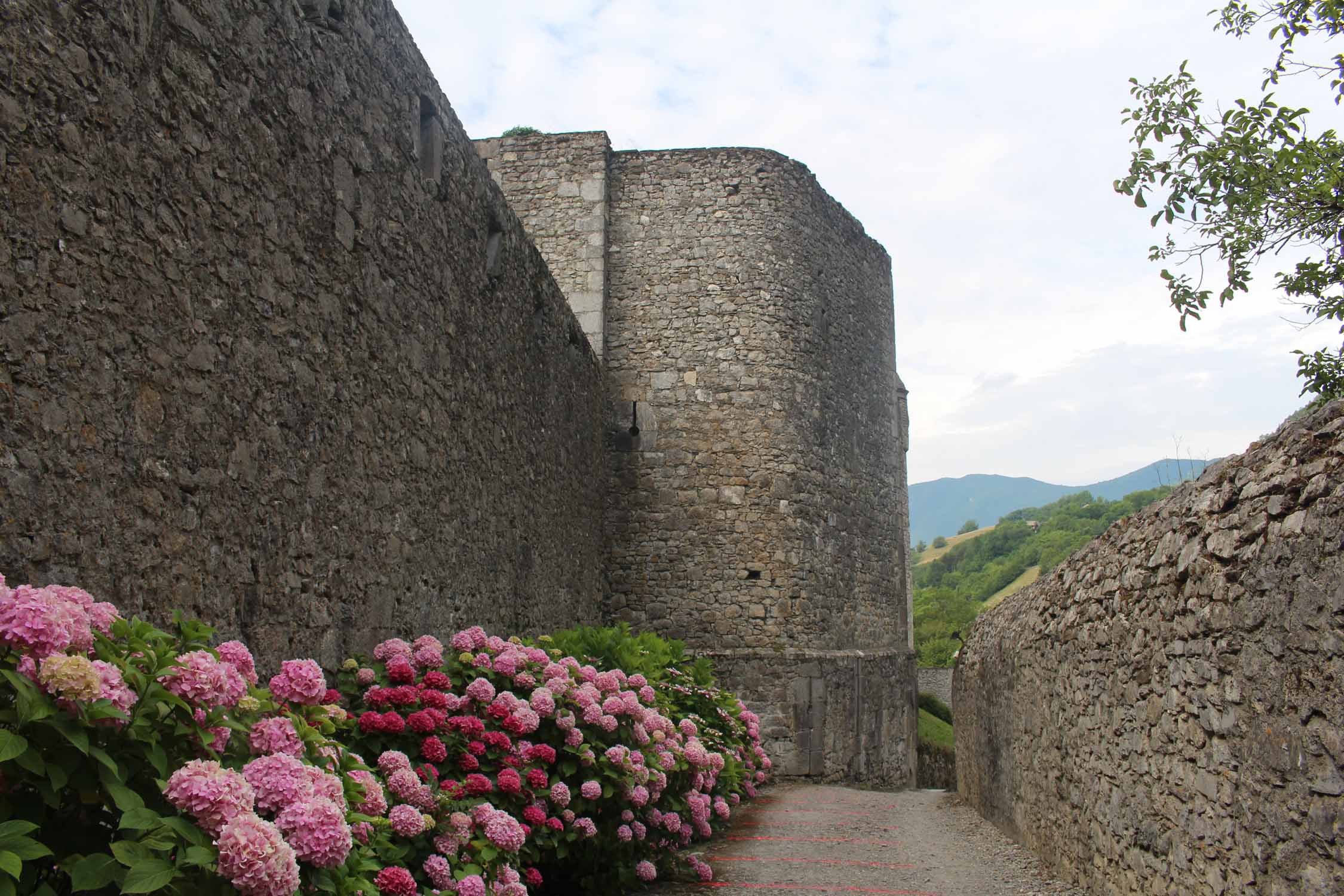 Château de Miolans, forteresse