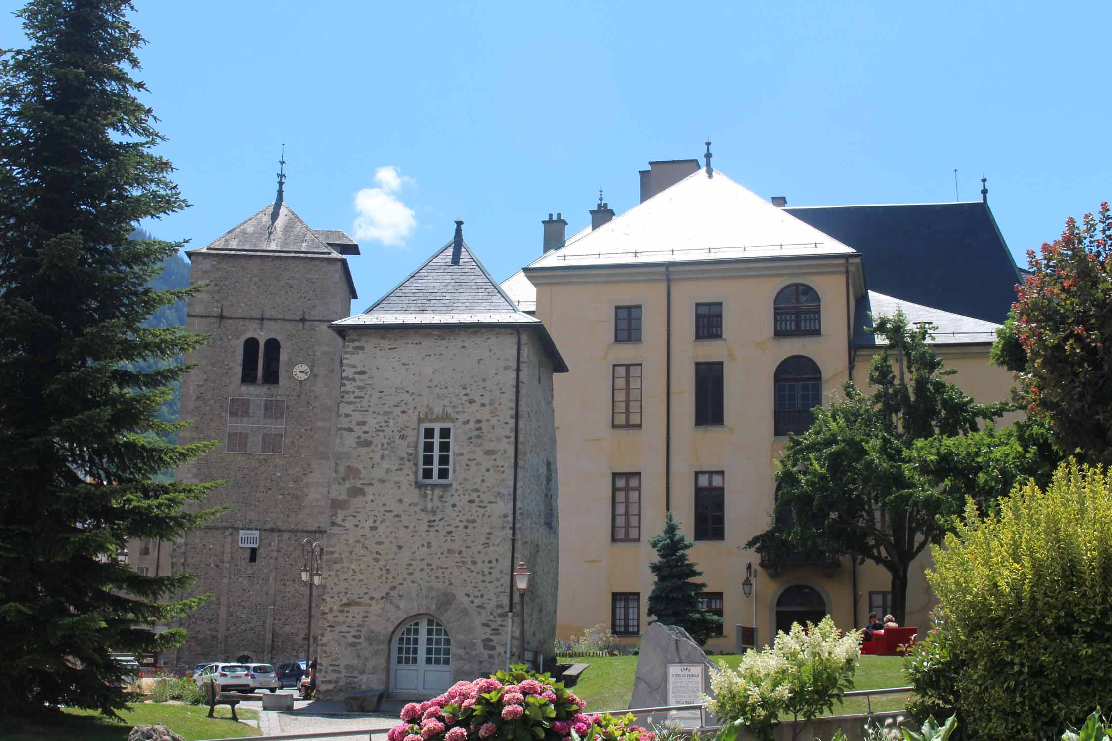 Saint-Jean-de-Maurienne, Monument aux morts