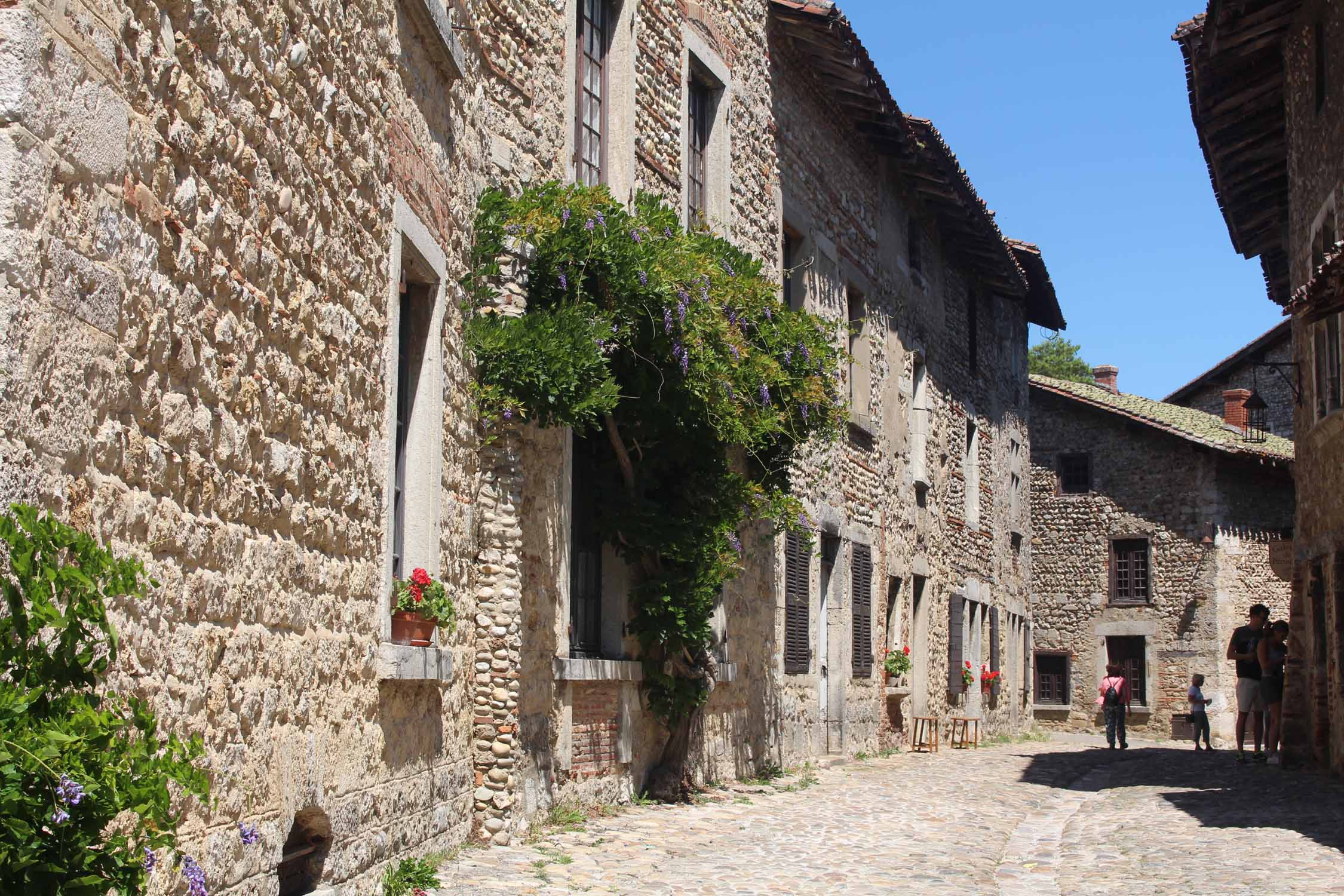 Pérouges, ruelle typique