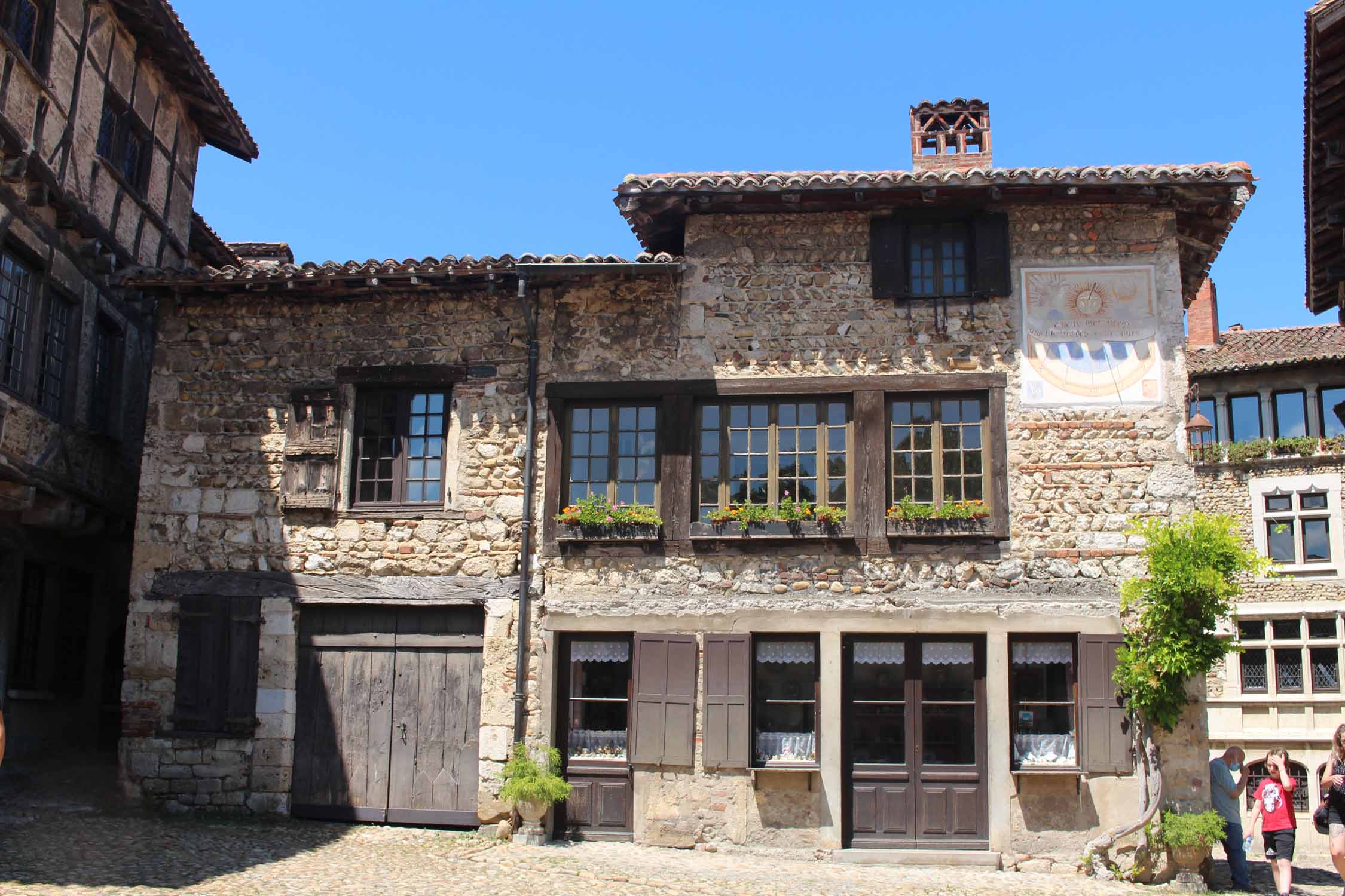 Pérouges, place du Tilleul