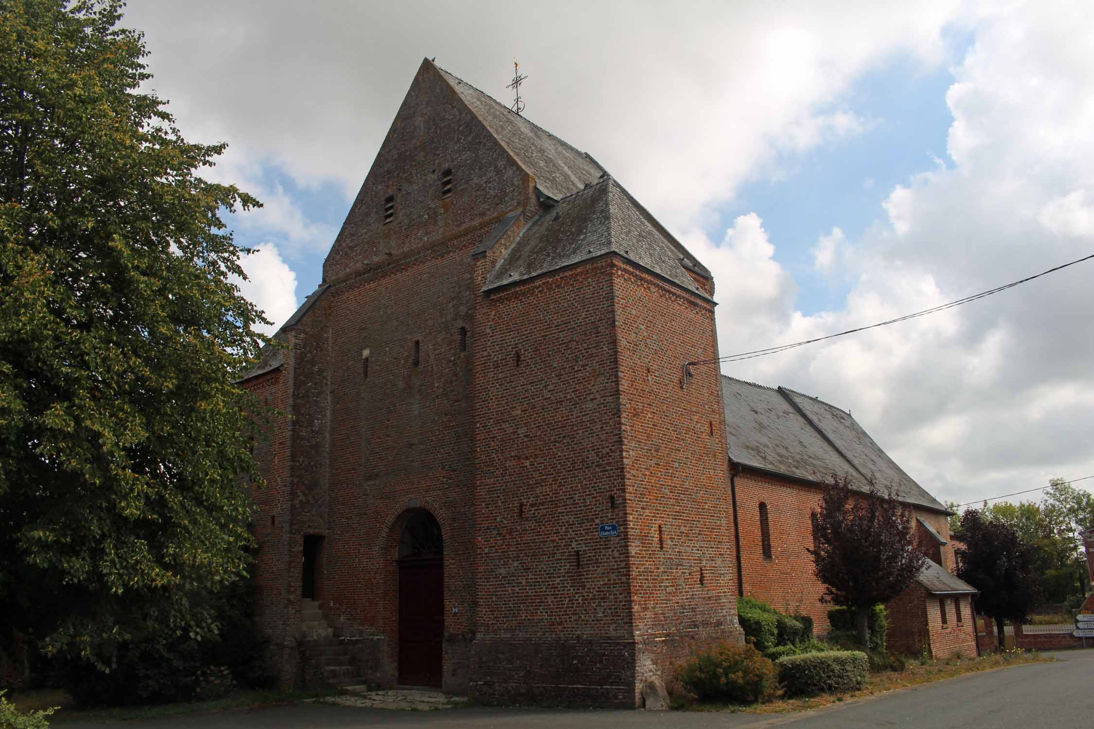 Jeantes, église fortifiée Saint-Martin