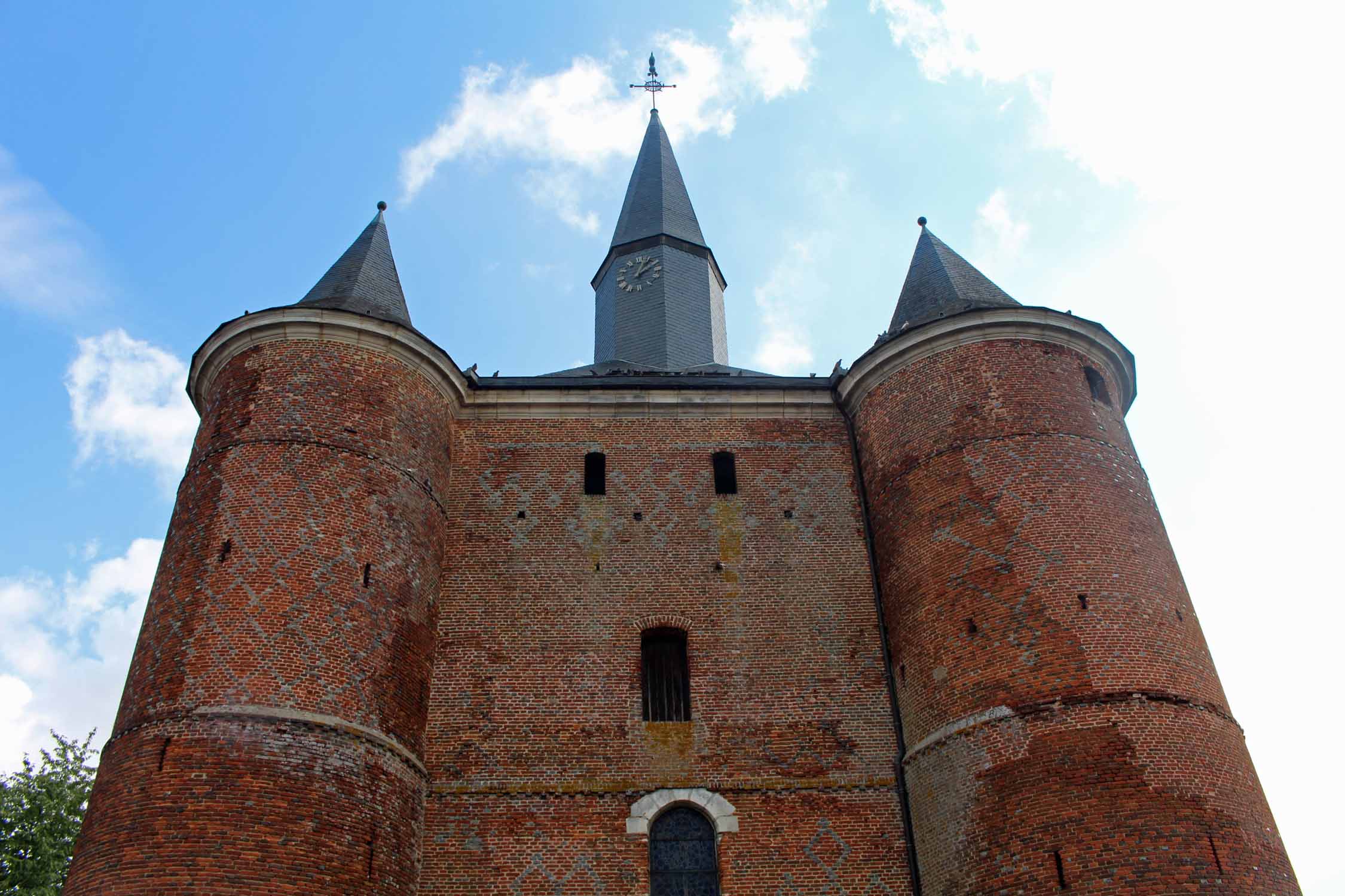 Plomion, église fortifiée Notre-Dame