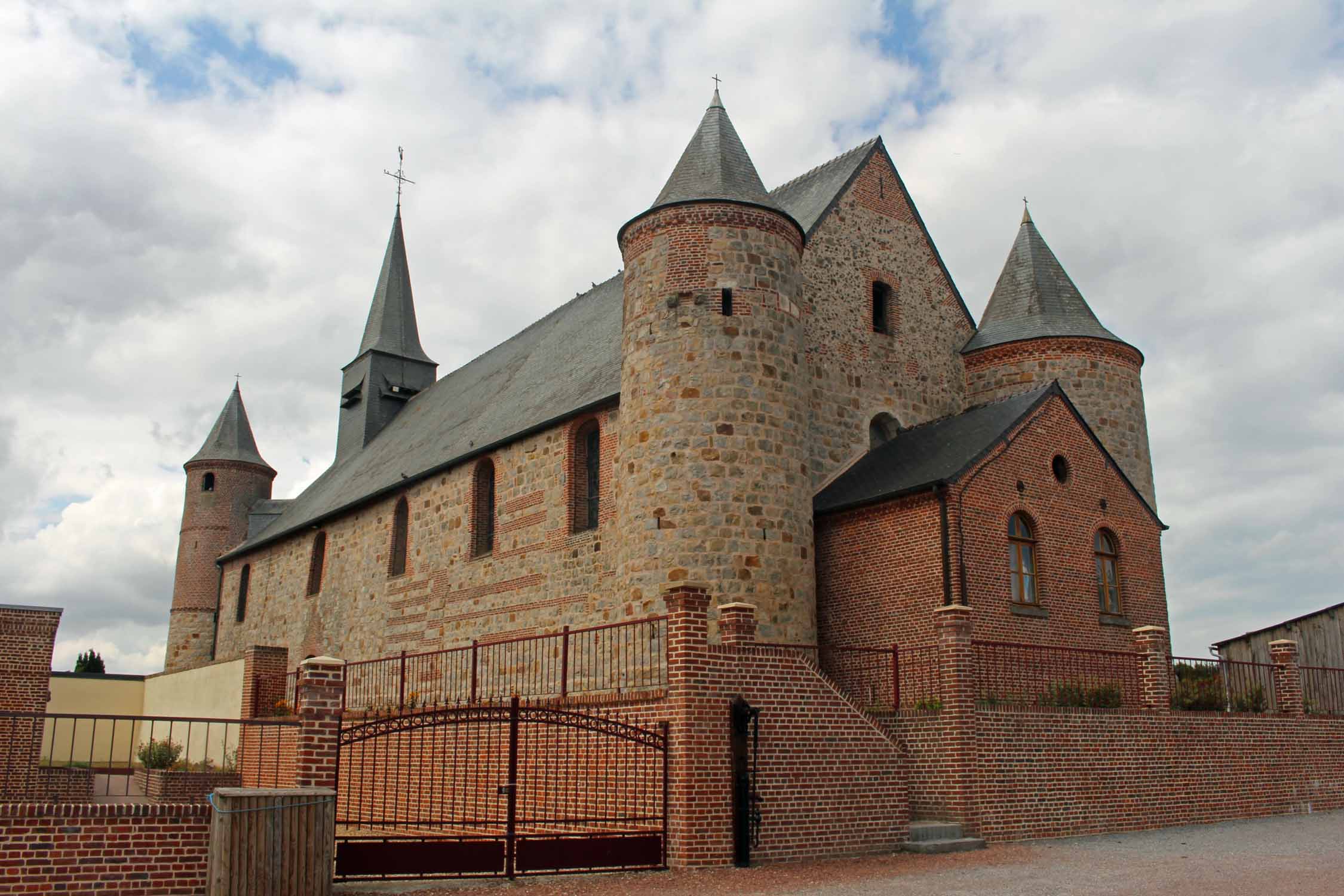 La Bouteille, Aisne, église fortifiée