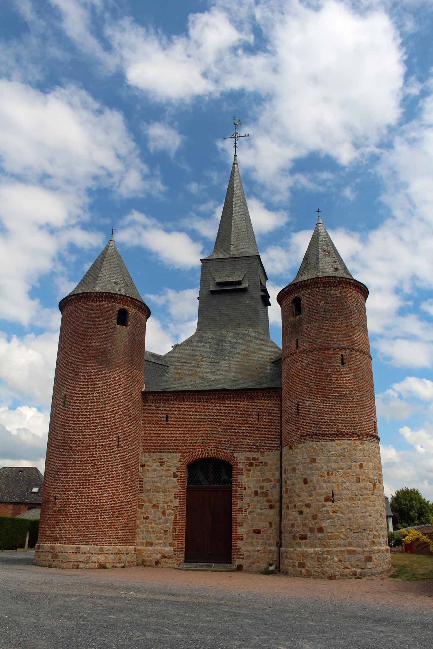 La Bouteille, Aisne, église fortifiée, façade