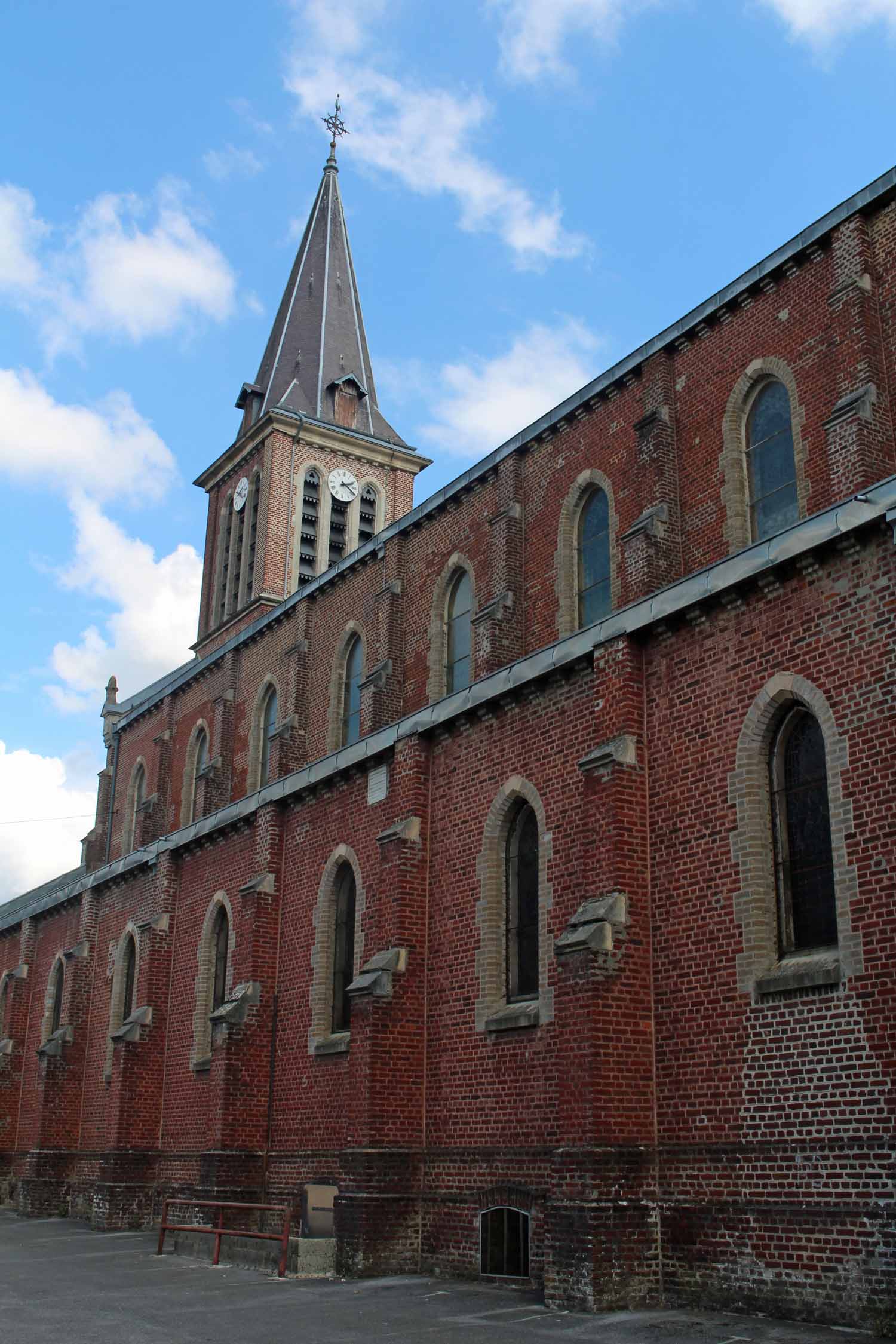 Hirson, église Notre-Dame de Lourdes