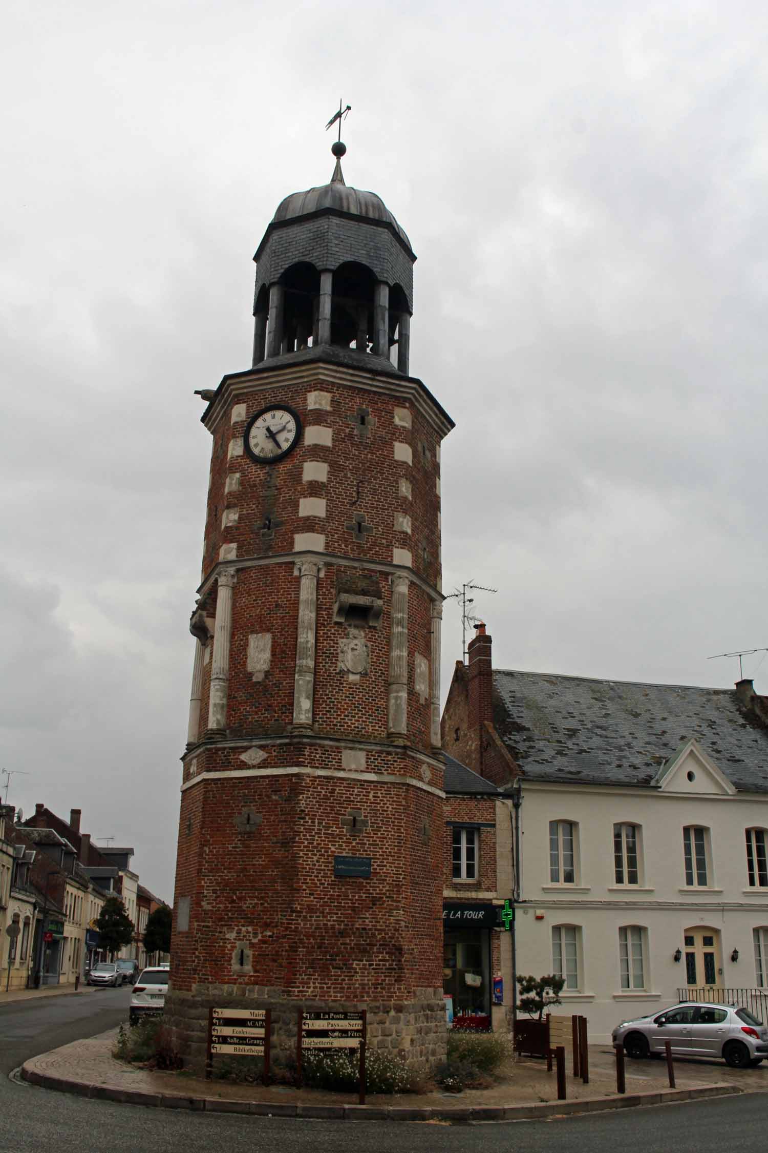 Crécy-sur-Serre, tour