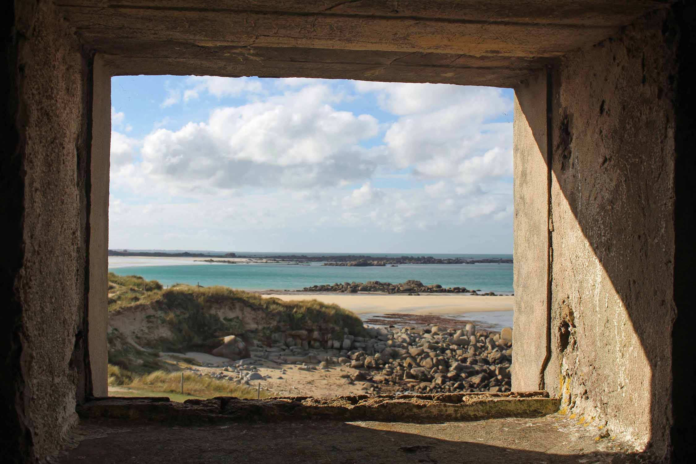 Plouescat, corps de garde des Amiets, plage