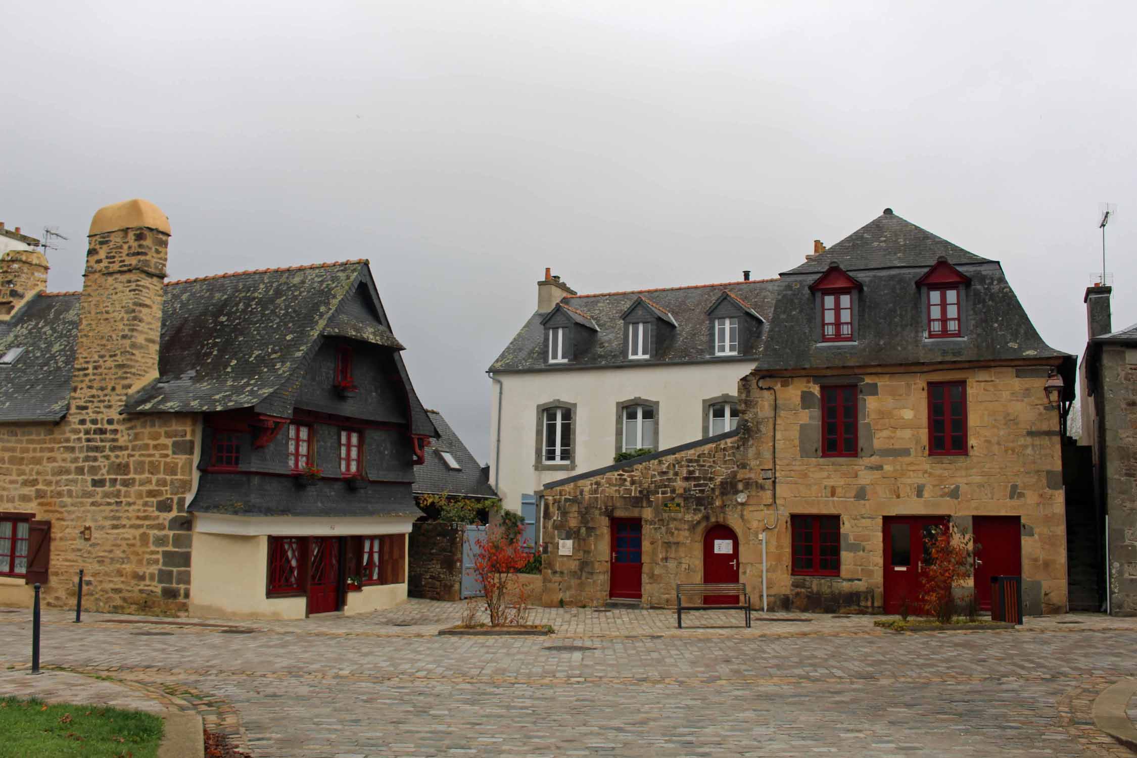 Le Faou, maison à pans de bois, ardoise