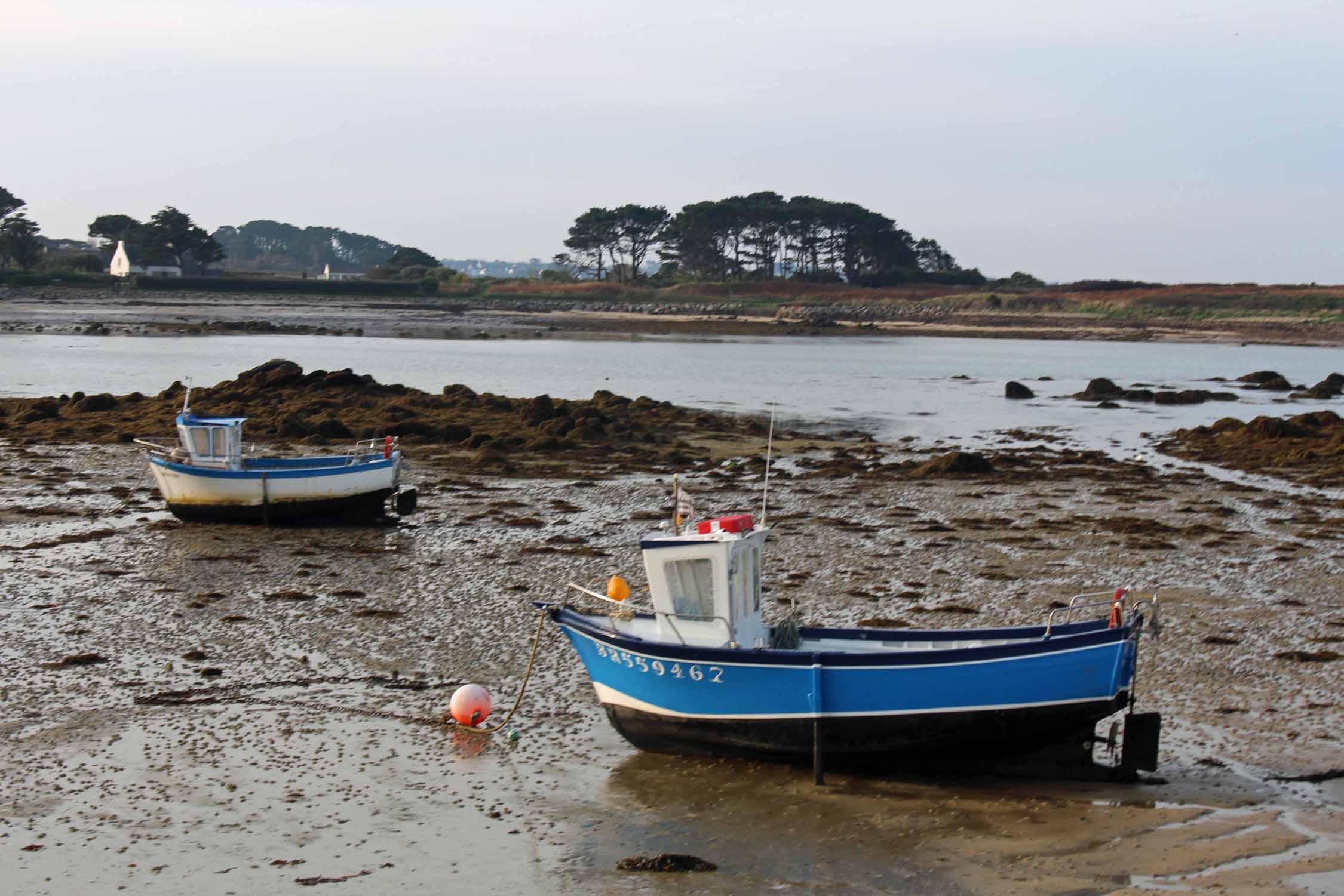 Baie de Kelerdut, bateaux