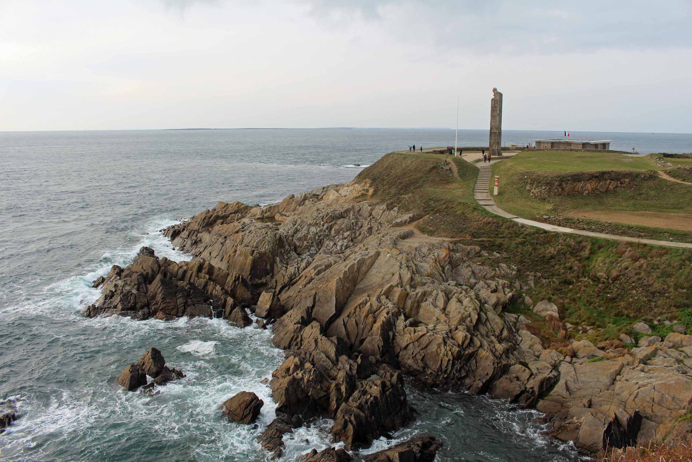 Pointe Saint-Mathieu, mémorial des marins morts pour la France