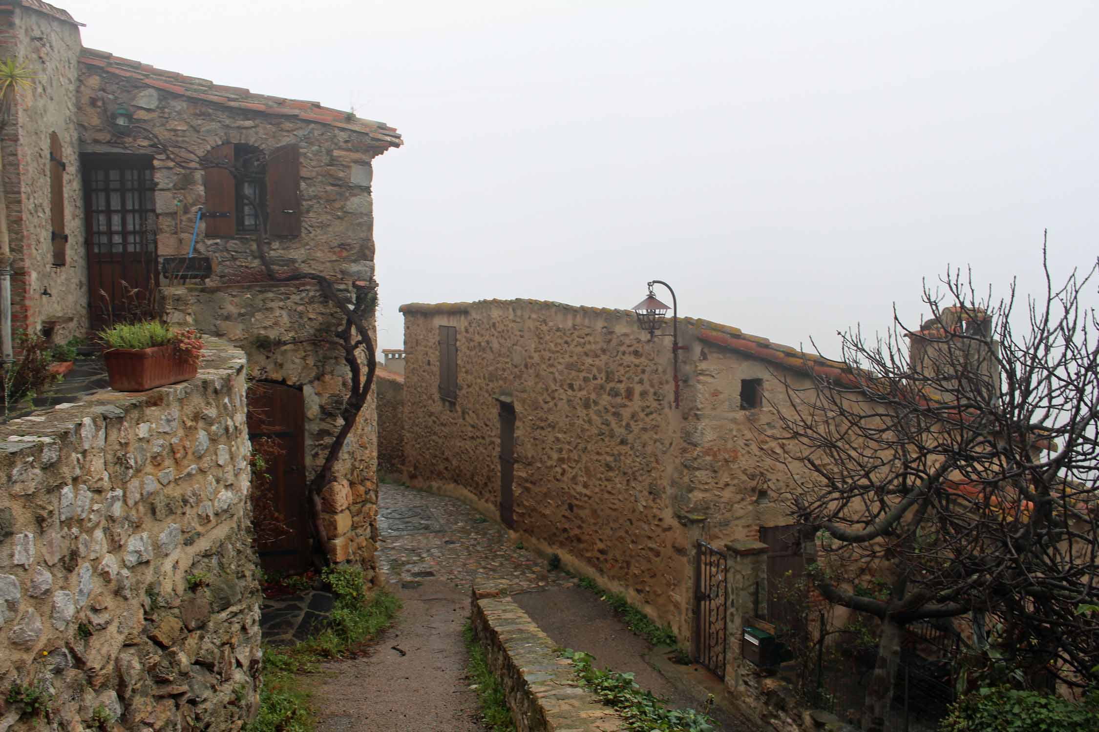 Castelnou, maisons typiques