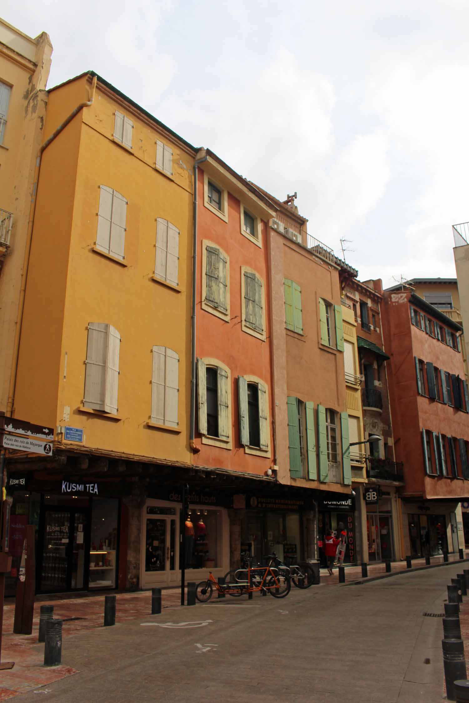 Perpignan, maisons colorées