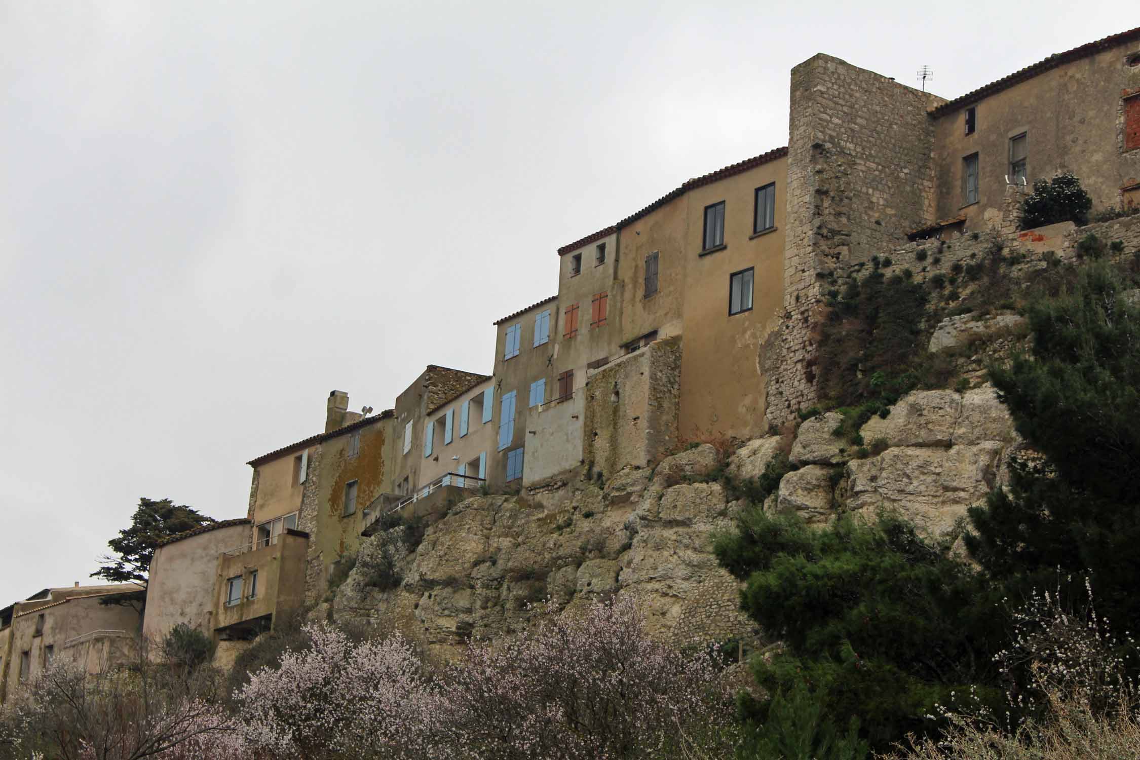 Bages, vieilles maisons