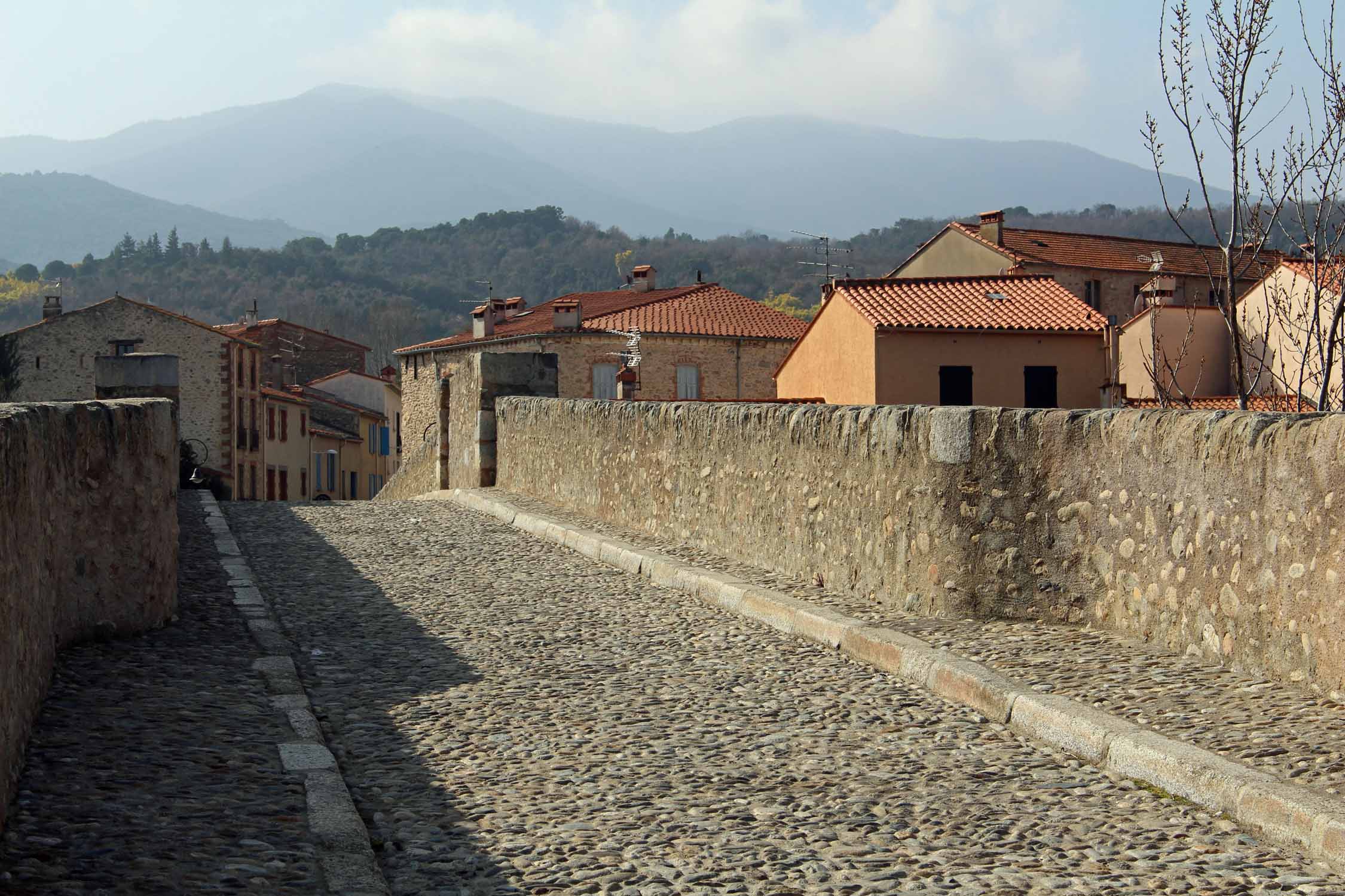 Céret, pont du Diable, les Albères