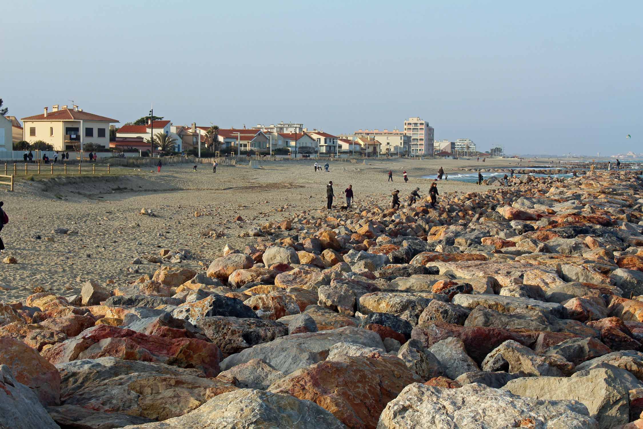 Saint-Cyprien, plage, rochers artificiels