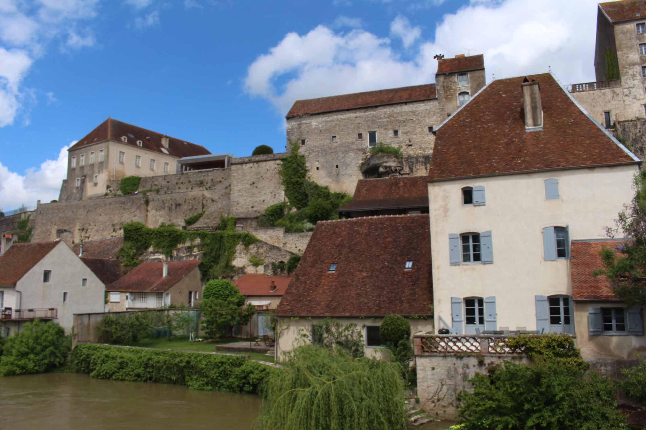 Pesmes, village médiéval