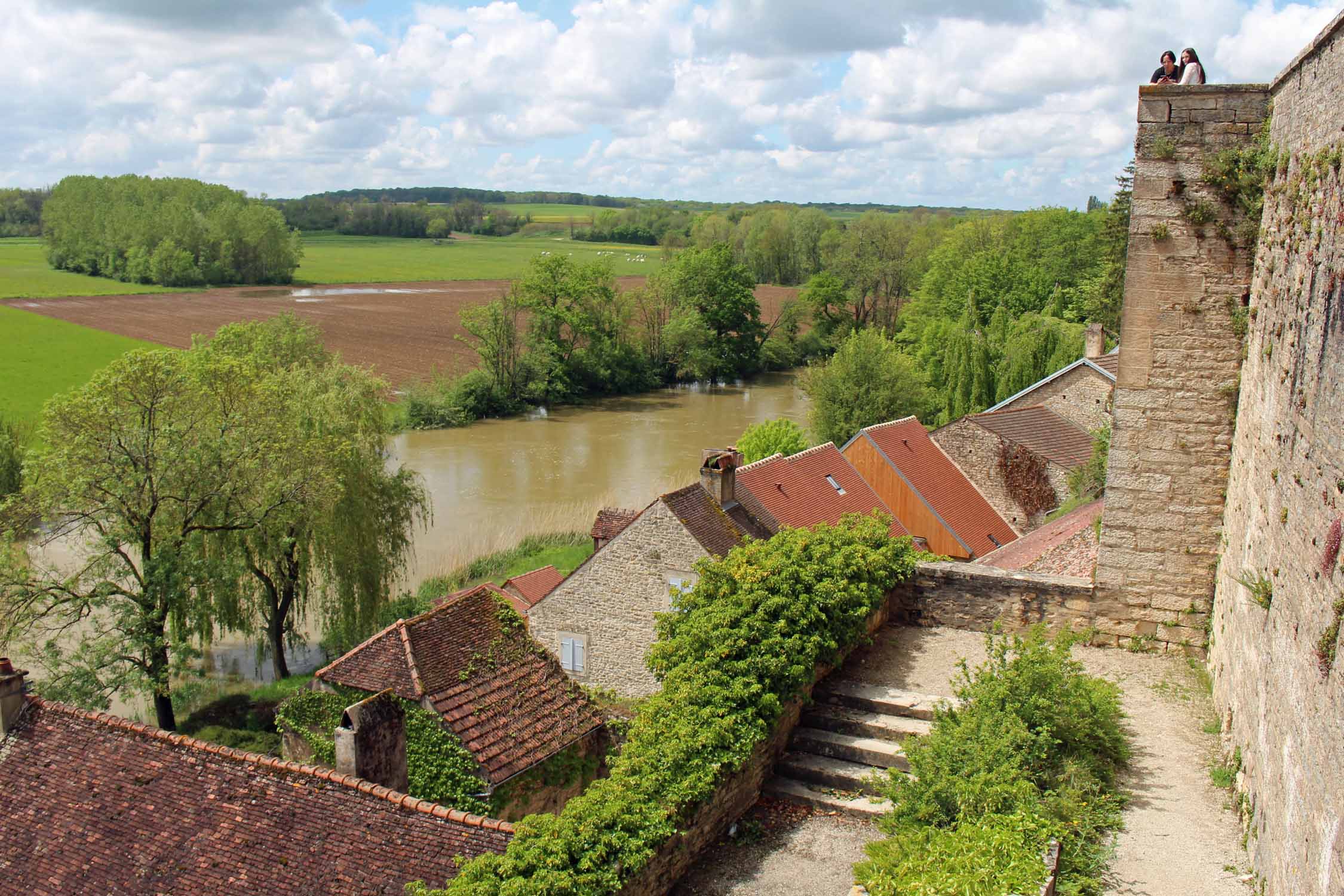 Pesmes, enceinte médiévale