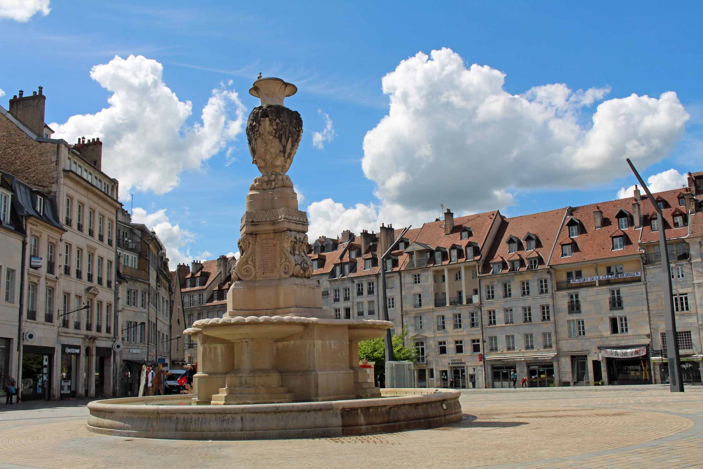 Besançon, fontaine de la place de la Révolution