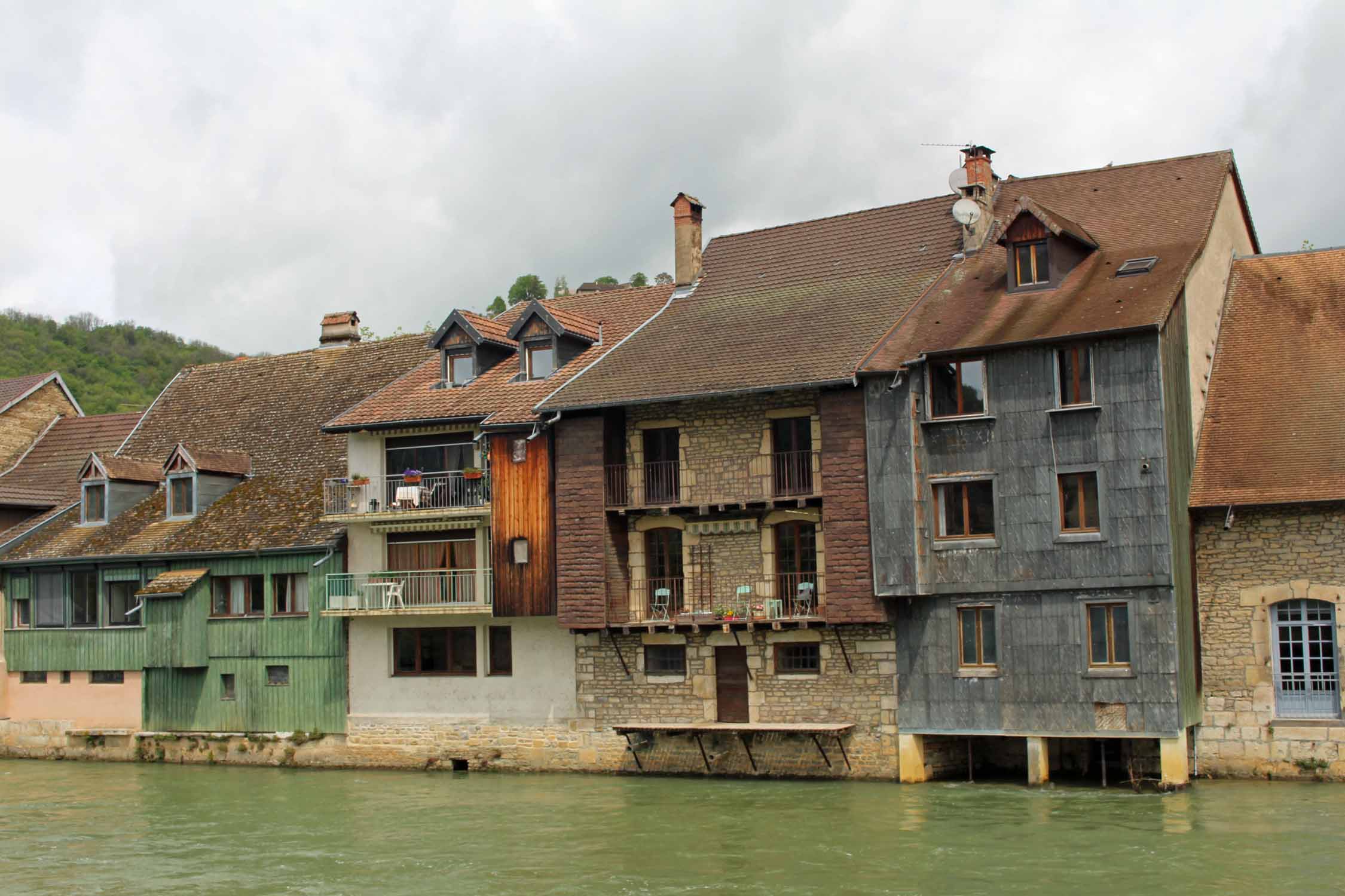 Ornans, la Loue, maisons