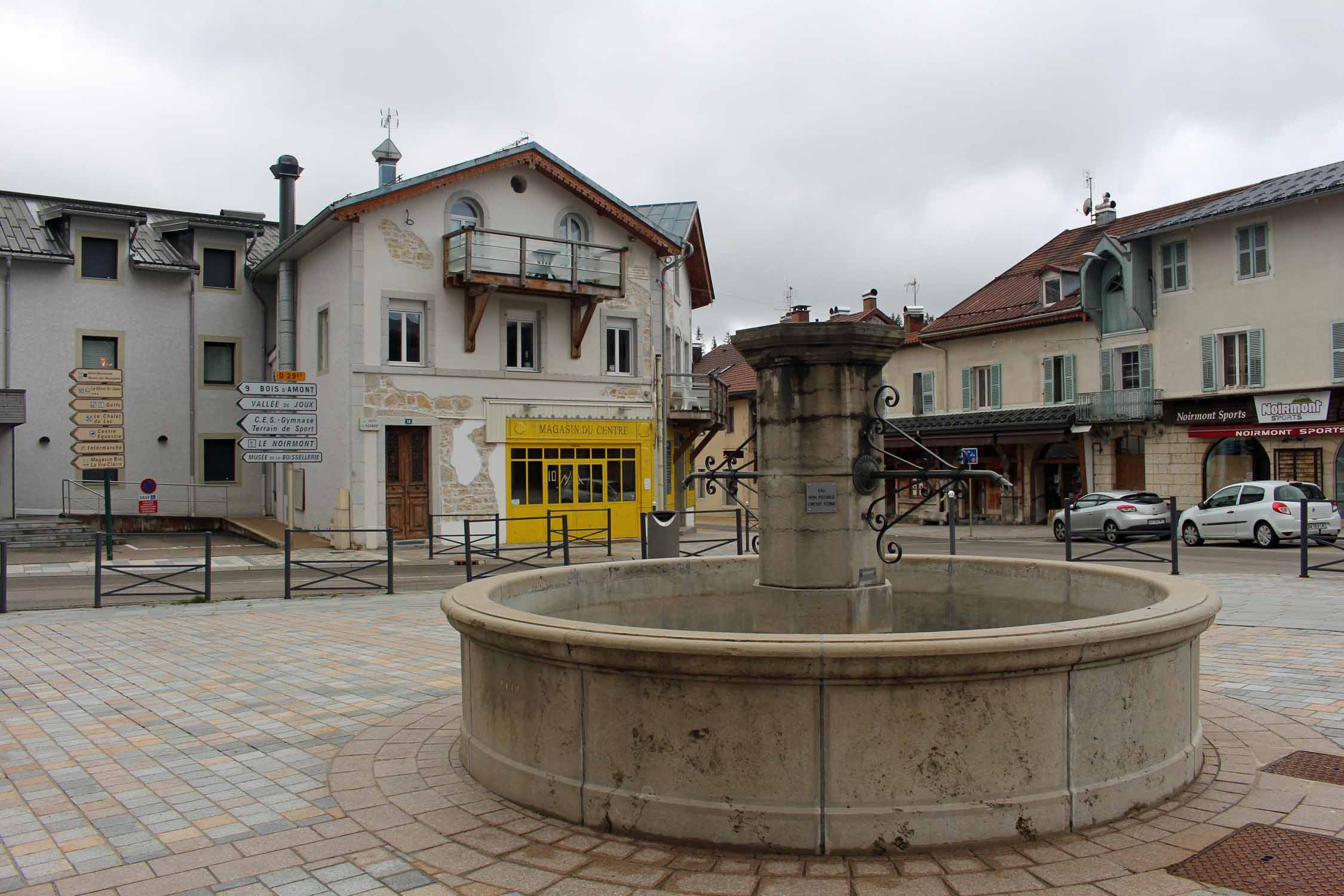 Jura, les Rousses, fontaine