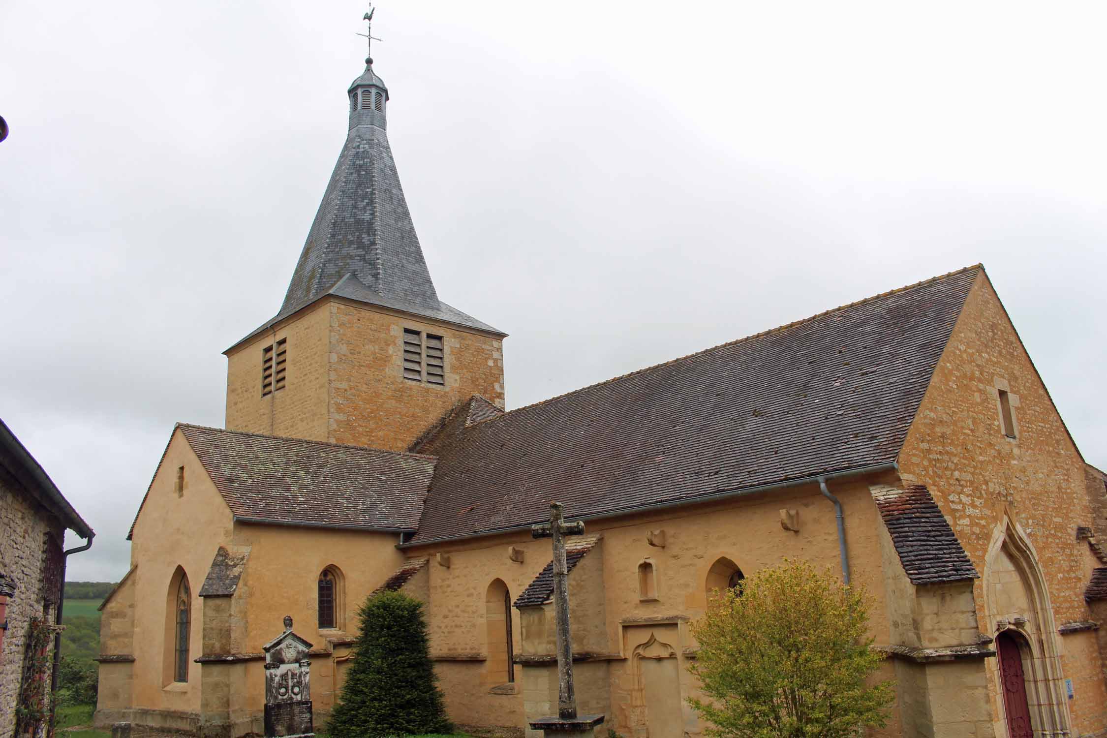 Châteauneuf, église Saint-Philippe-et-Saint-Jacques