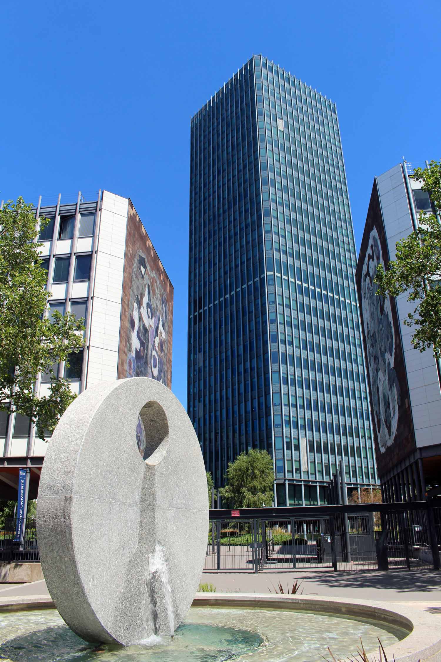 Paris, tour de Jussieu