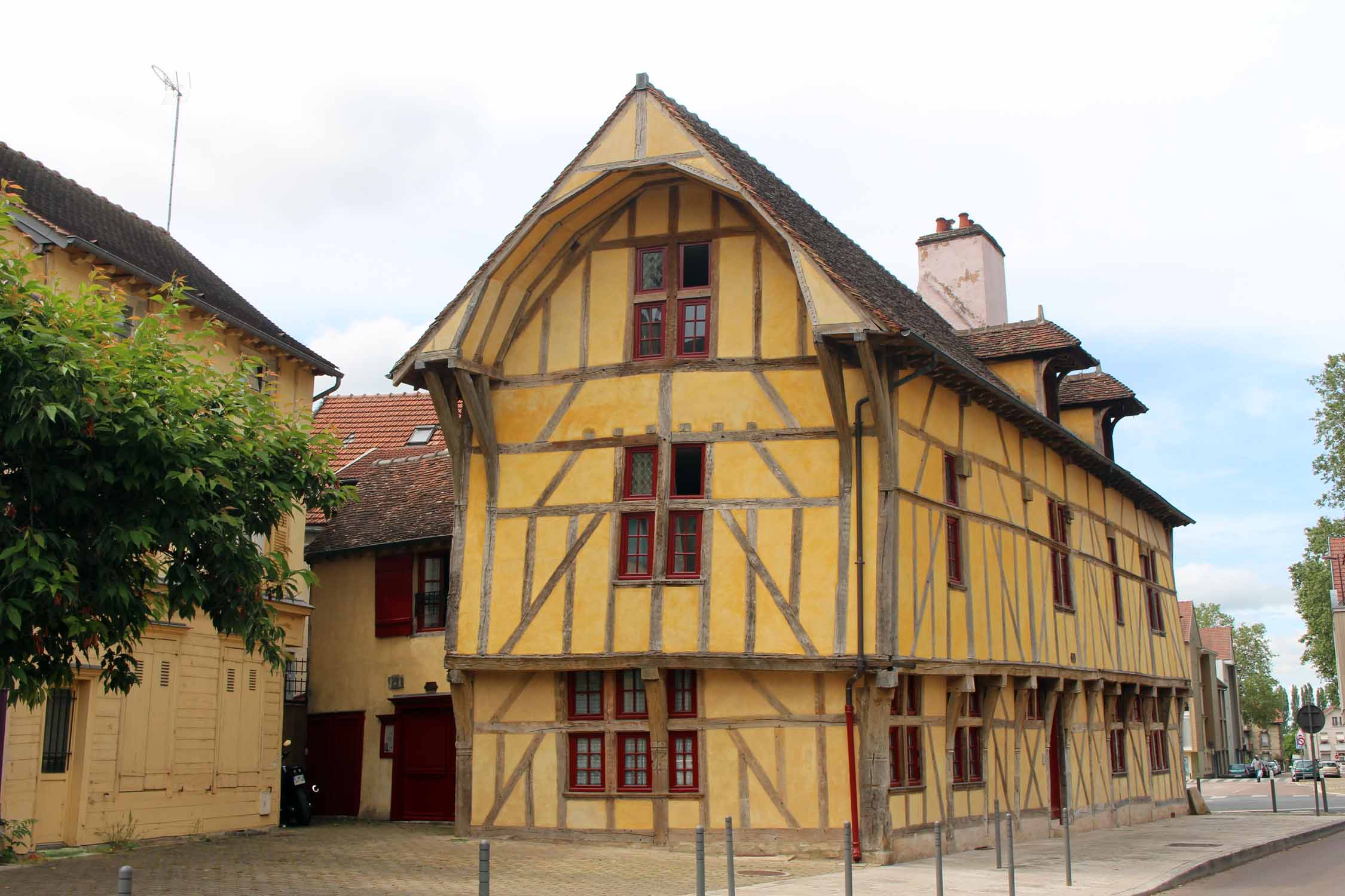 Troyes maison du Dauphin