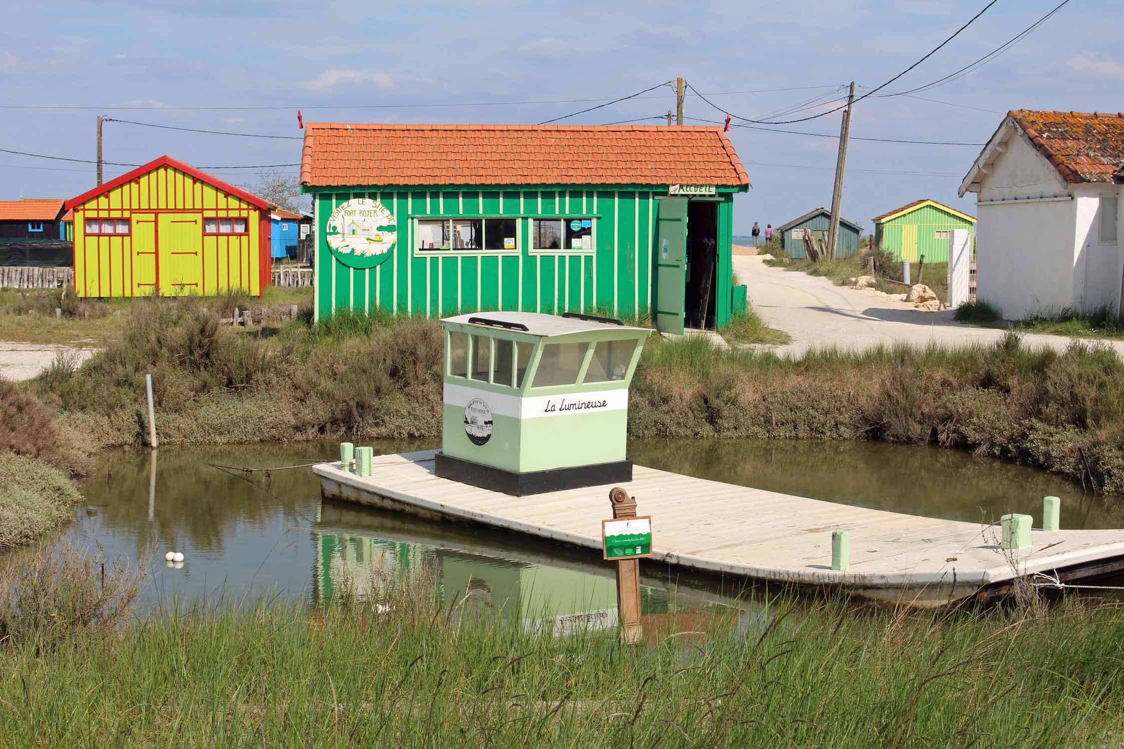 Boyardville, cabane colorée, bateau