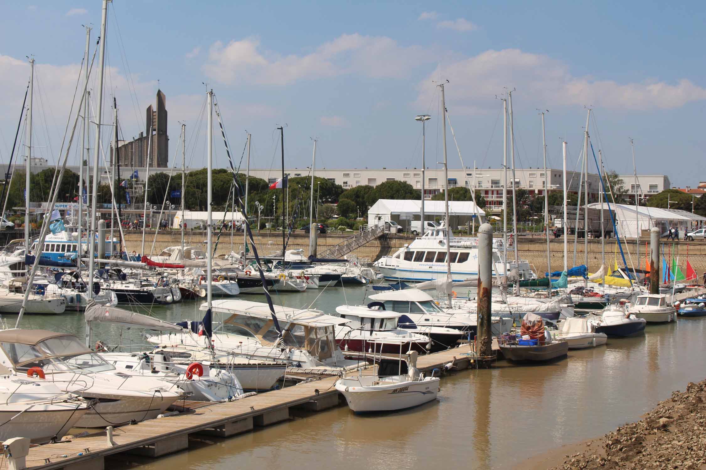 Royan, port, église